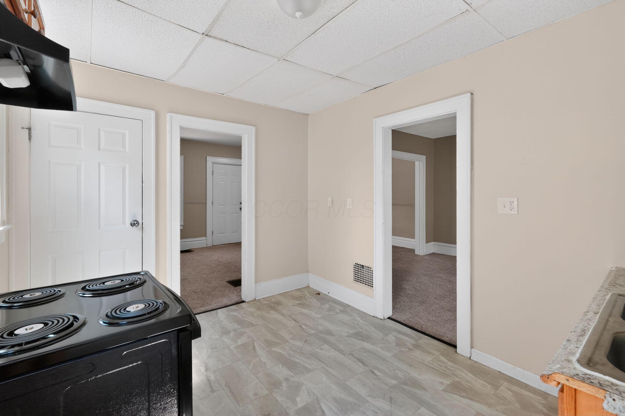 212 N Ogden Avenue Property Photo 11