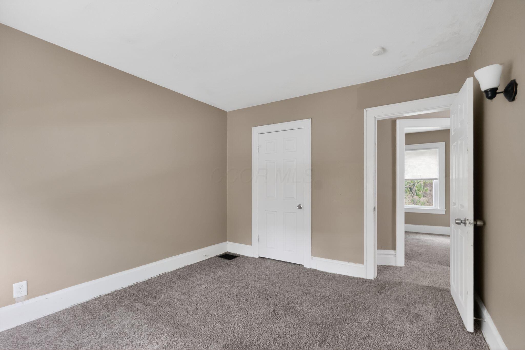 212 N Ogden Avenue Property Photo 15