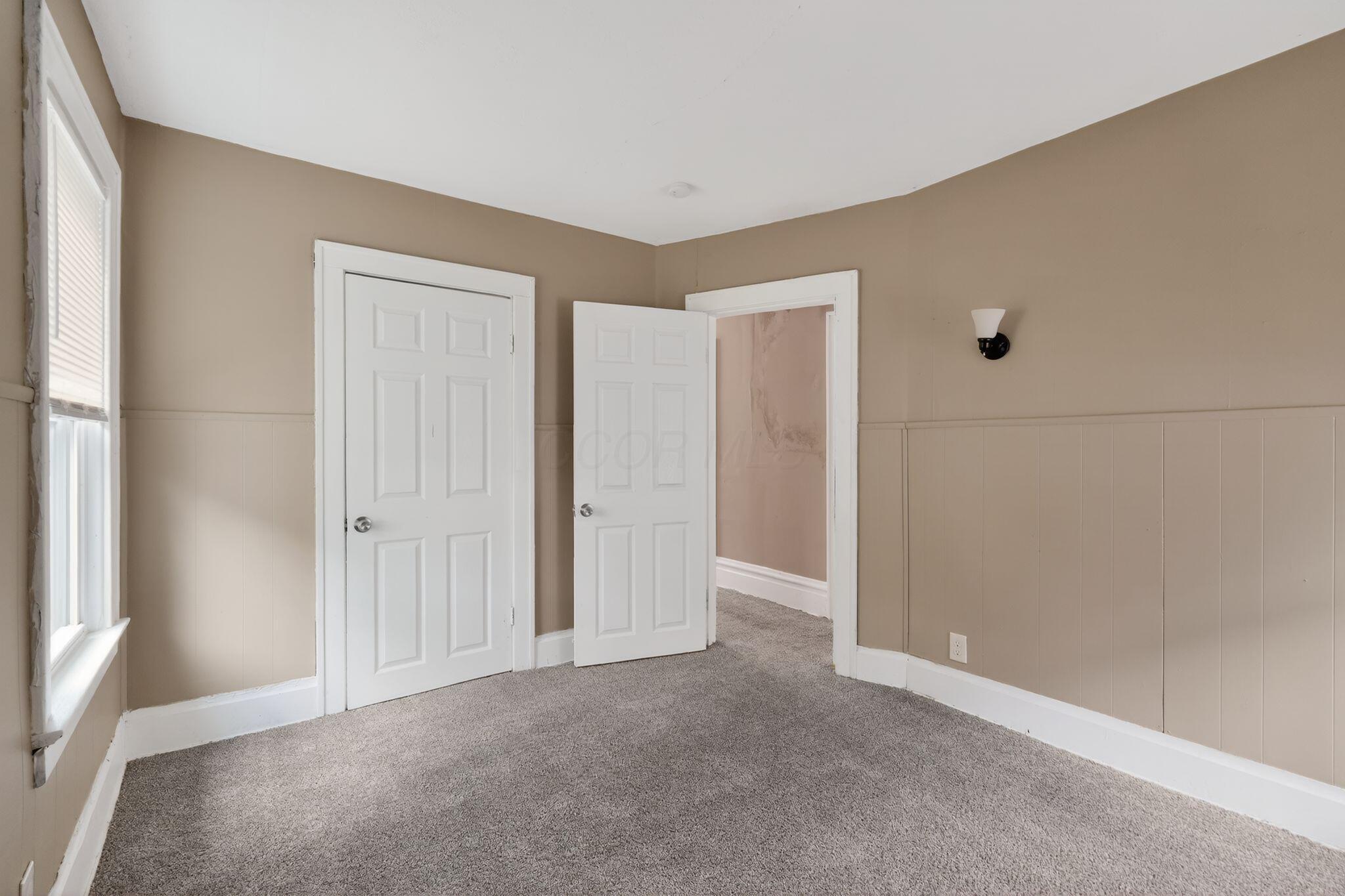 212 N Ogden Avenue Property Photo 17