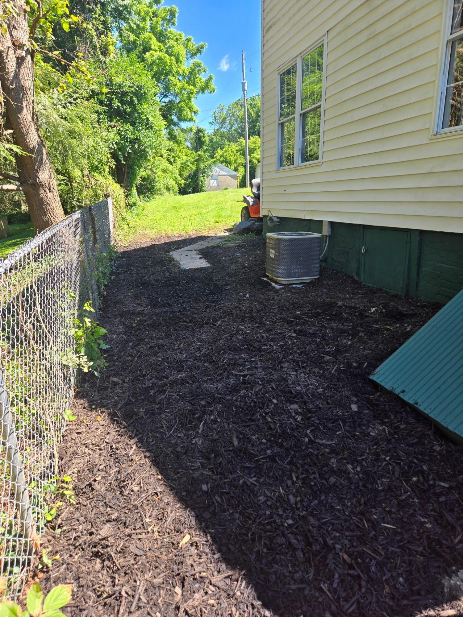 2 E Vine Street Property Photo 3