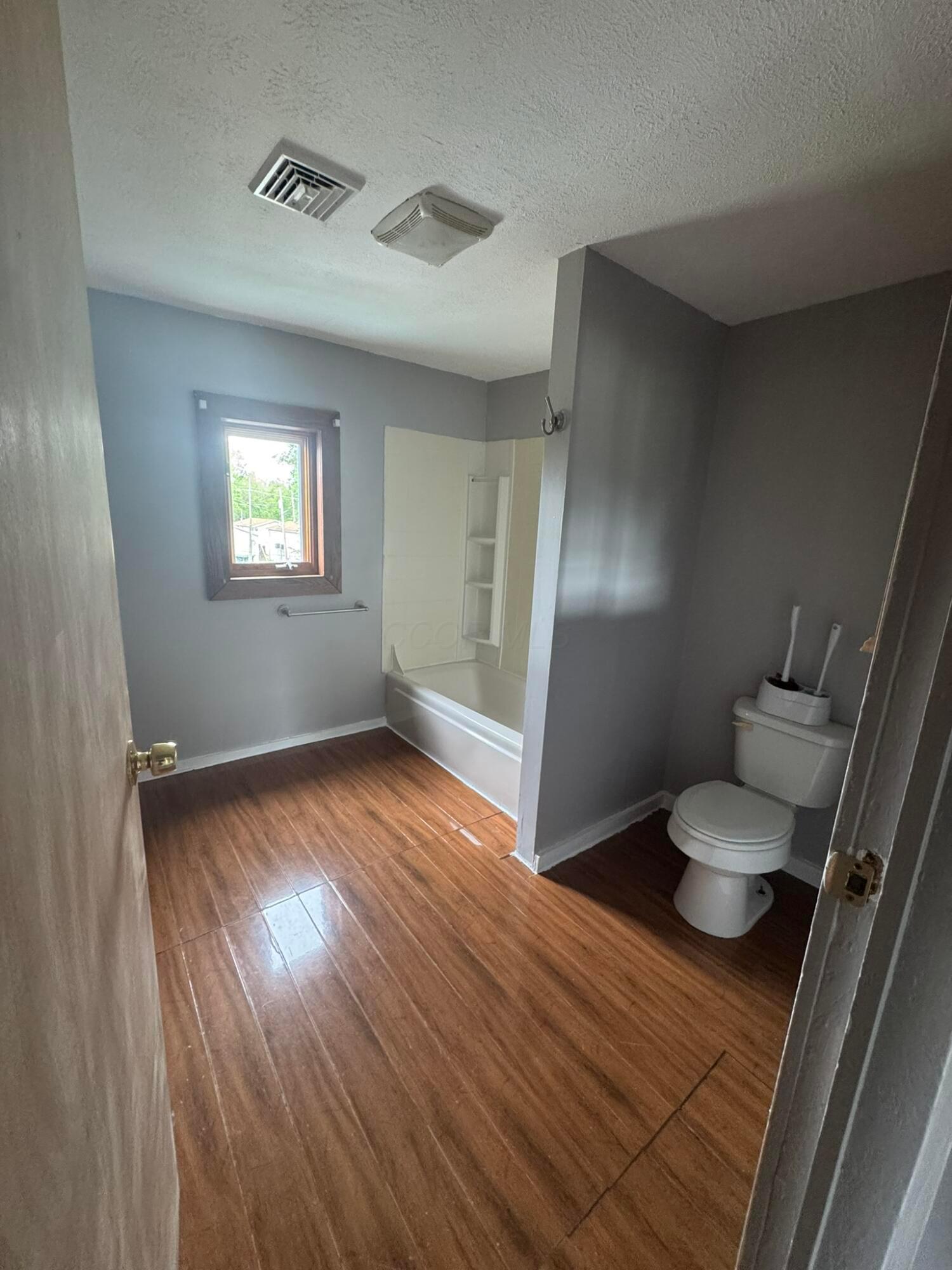 2 E Vine Street Property Photo 19