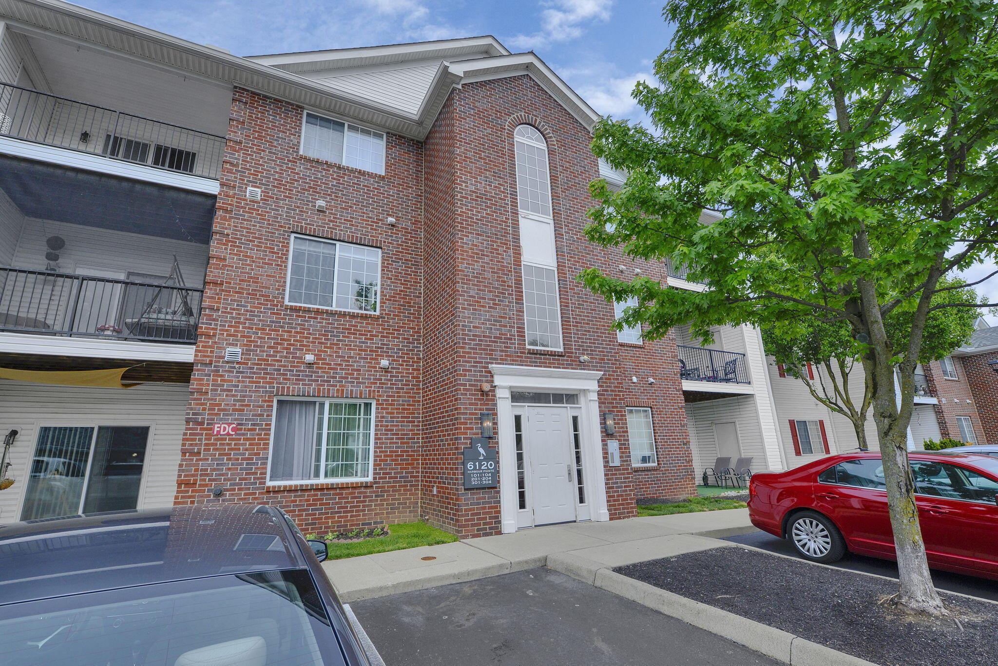 6120 Harbour Pointe, 202 Property Photo 1