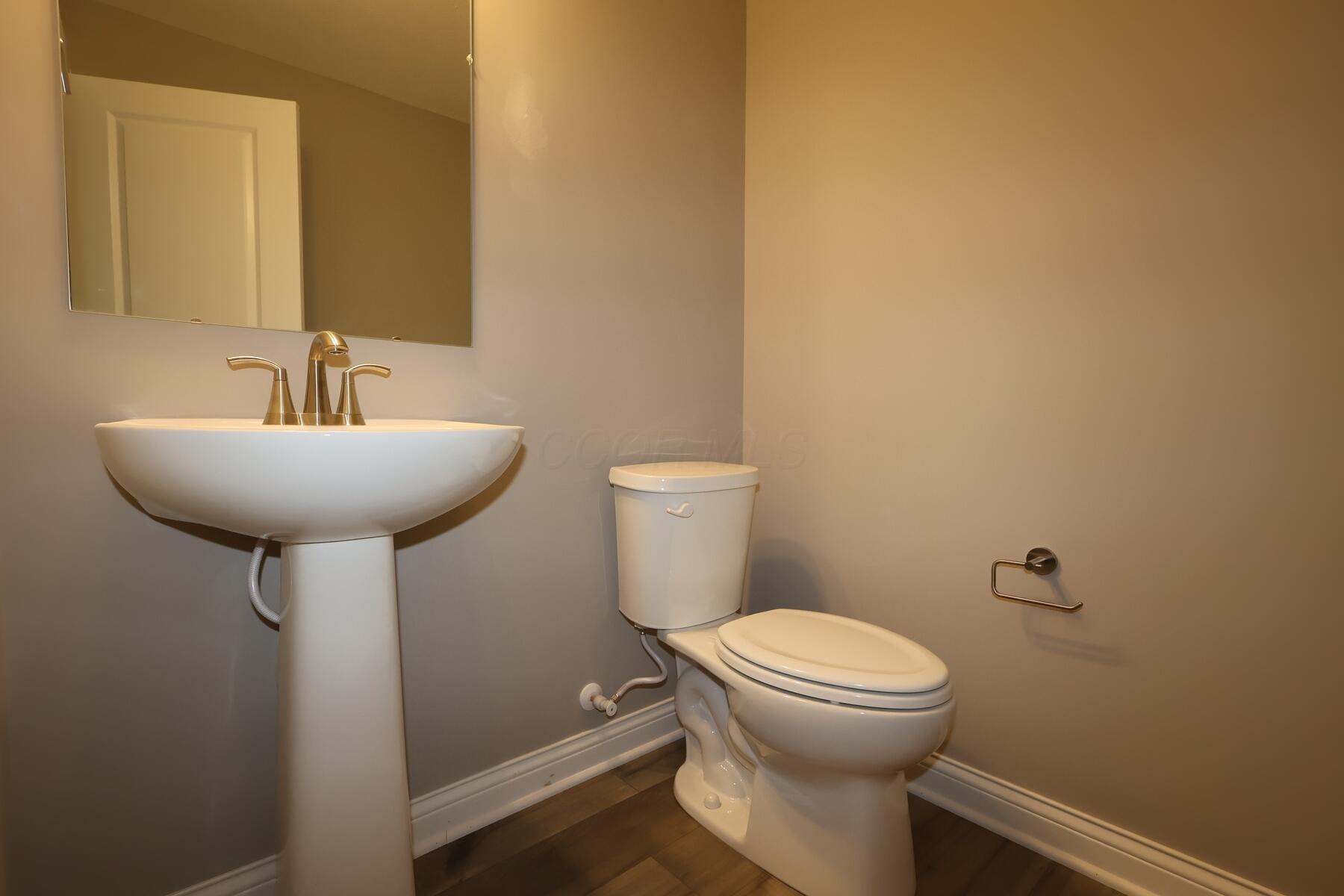 5666 Dutch Lane Property Photo 9