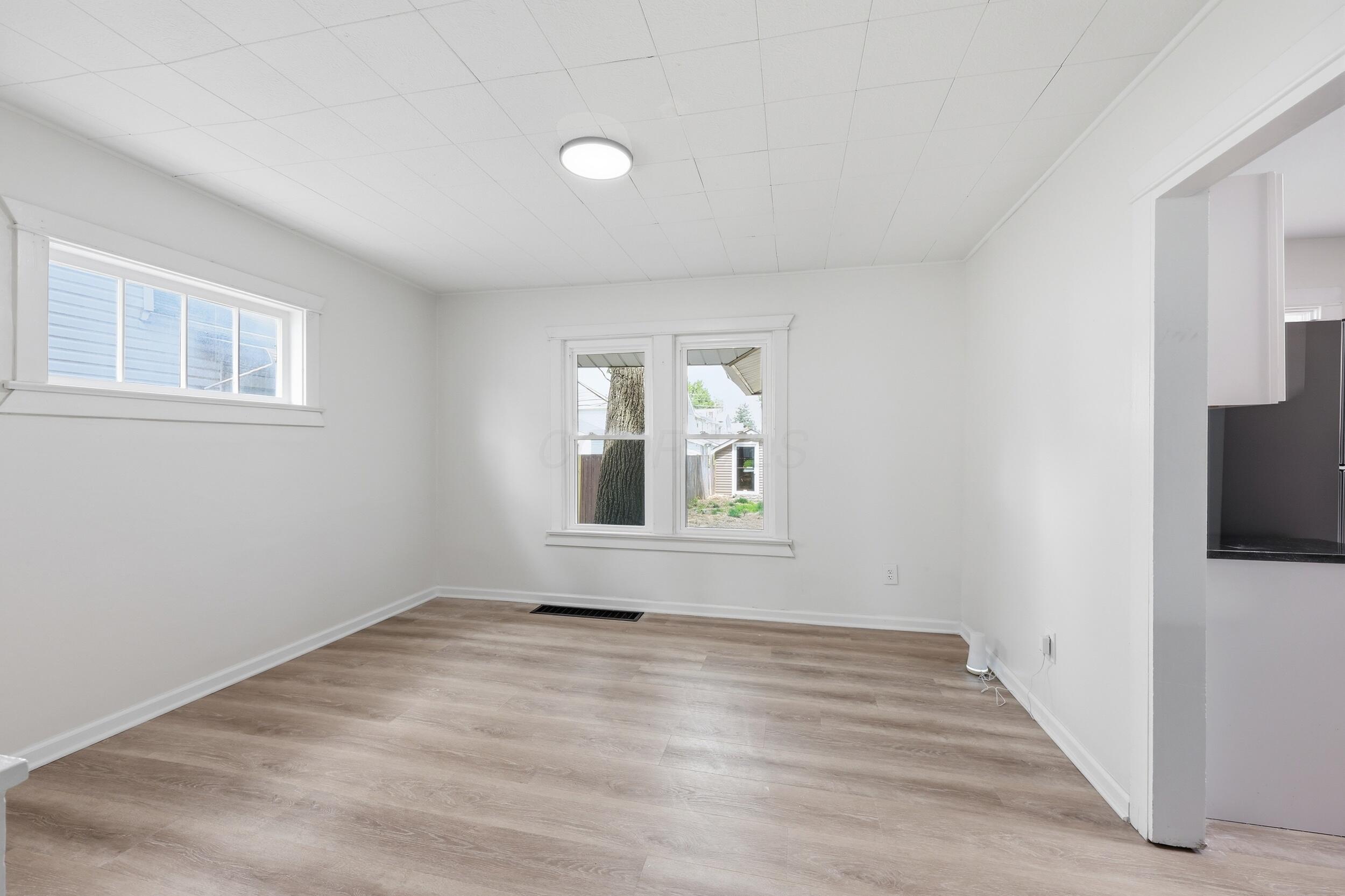 2584 Eakin Road Property Photo 14