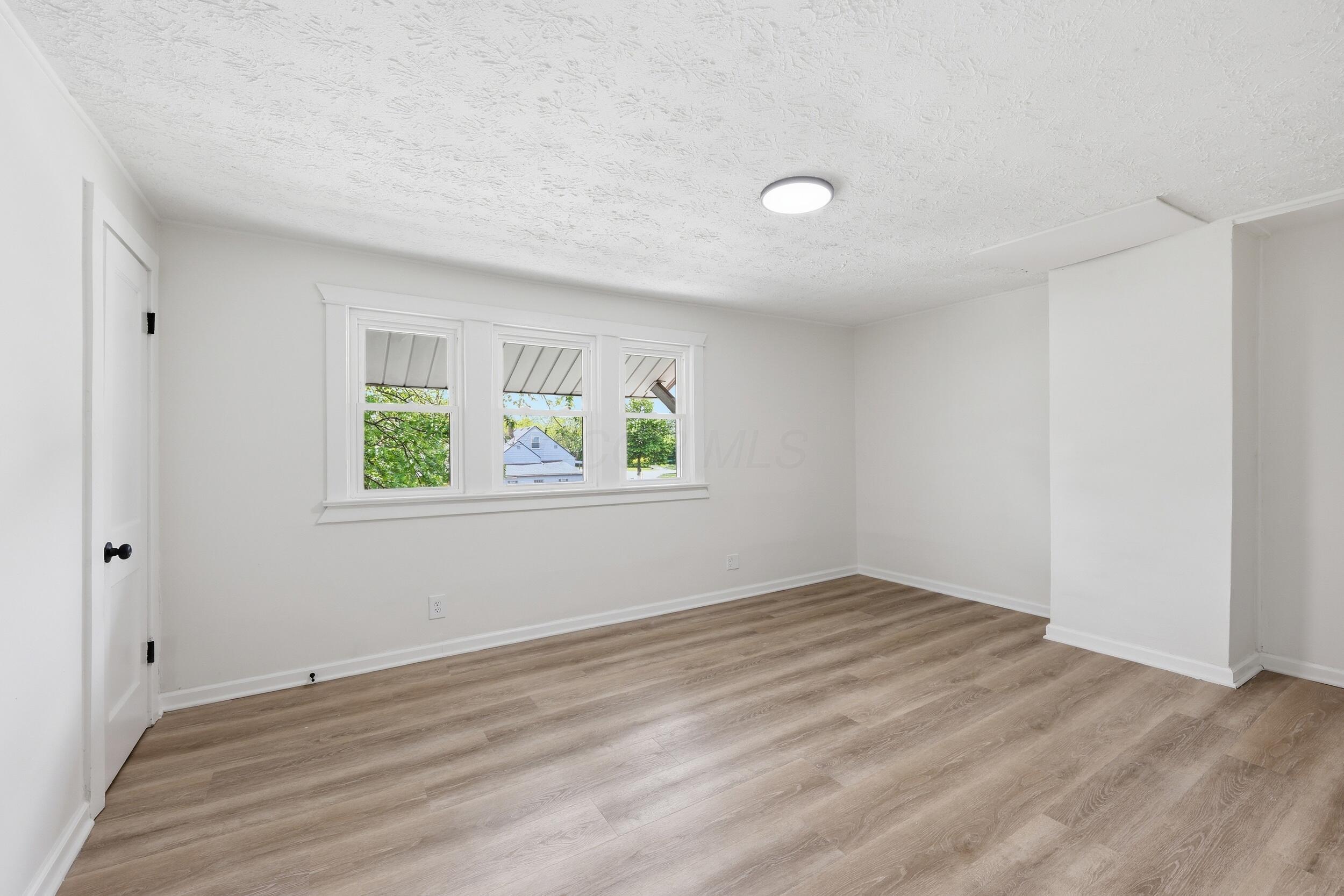 2584 Eakin Road Property Photo 16