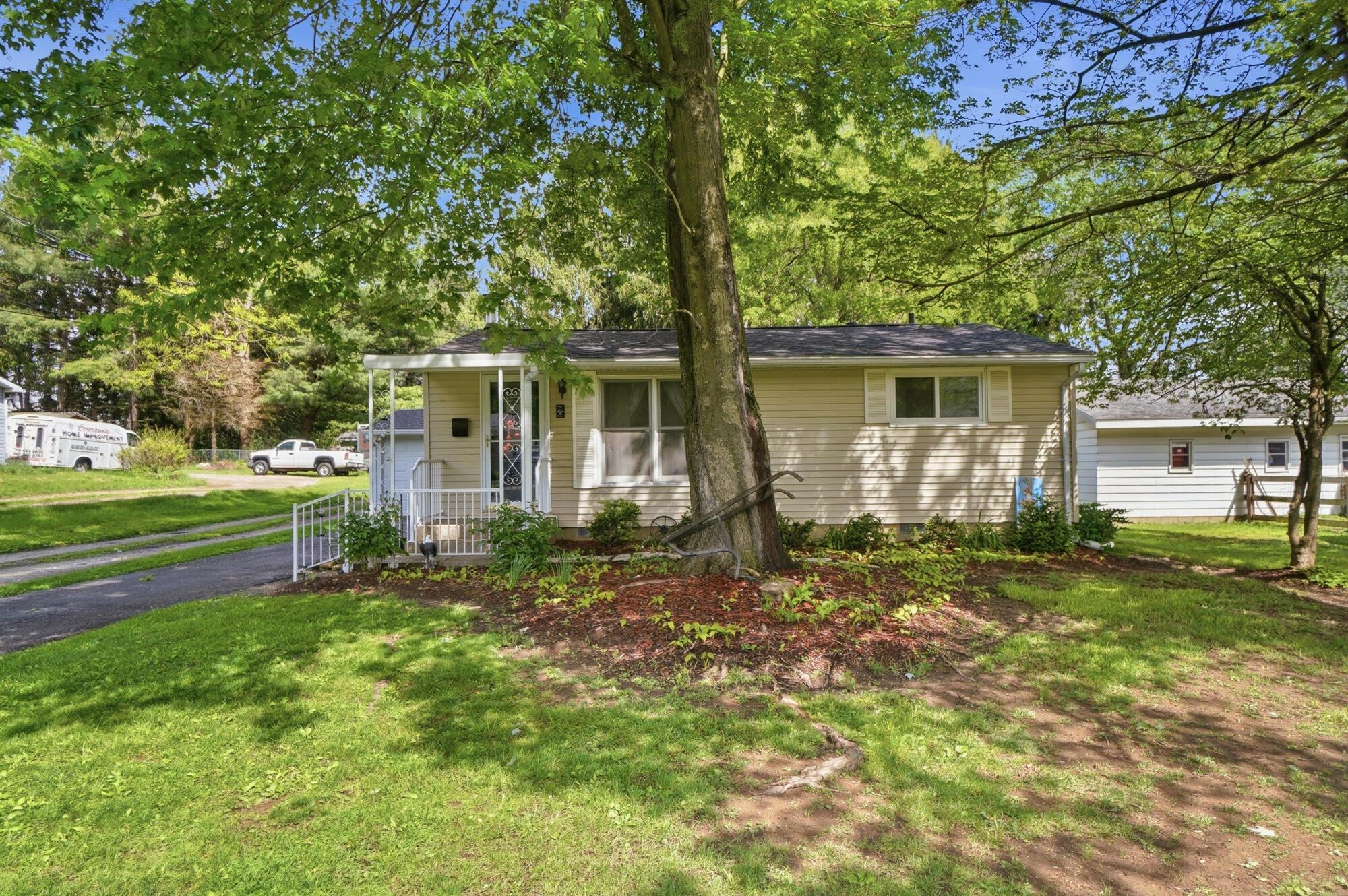 80 N Westmoor Avenue Property Photo 1