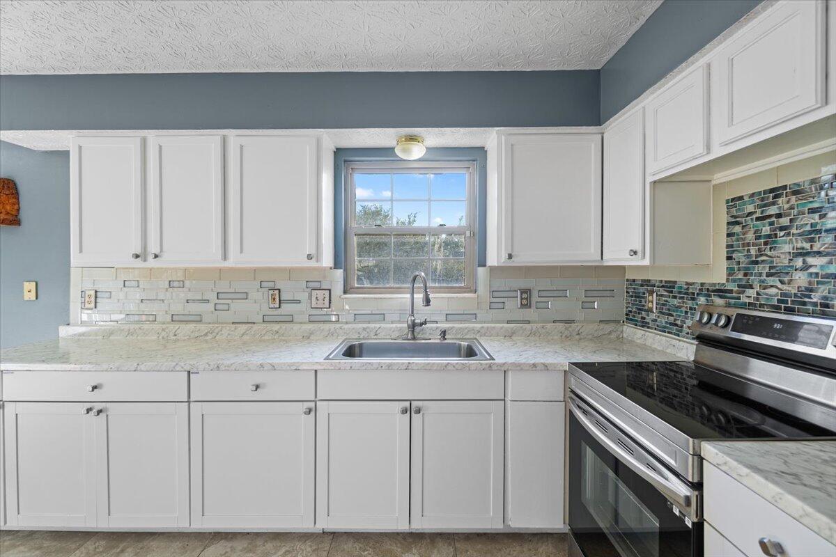 1390 Gray Meadow Drive Property Photo 6