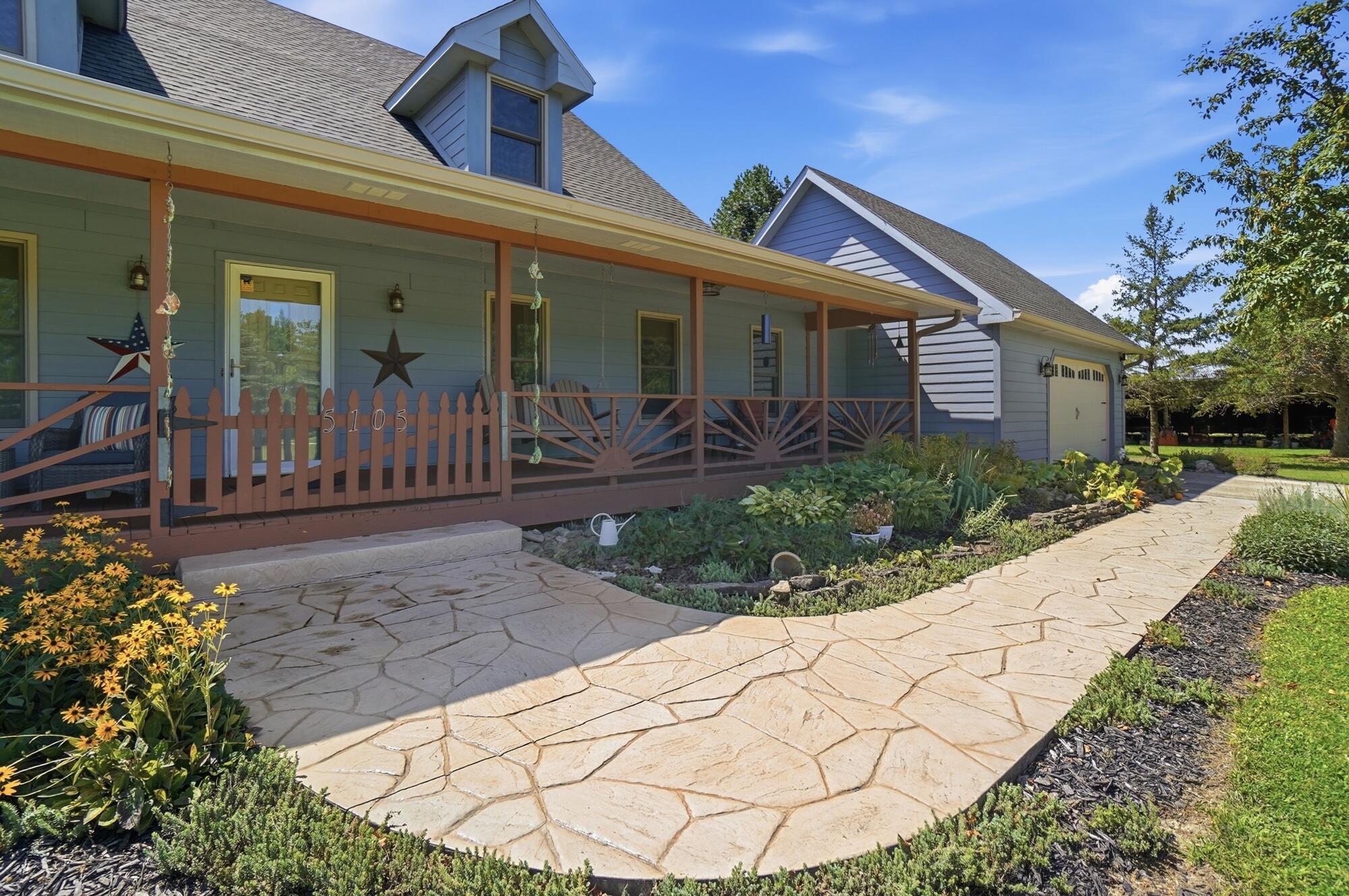 5105 Goodson Road Property Photo 3