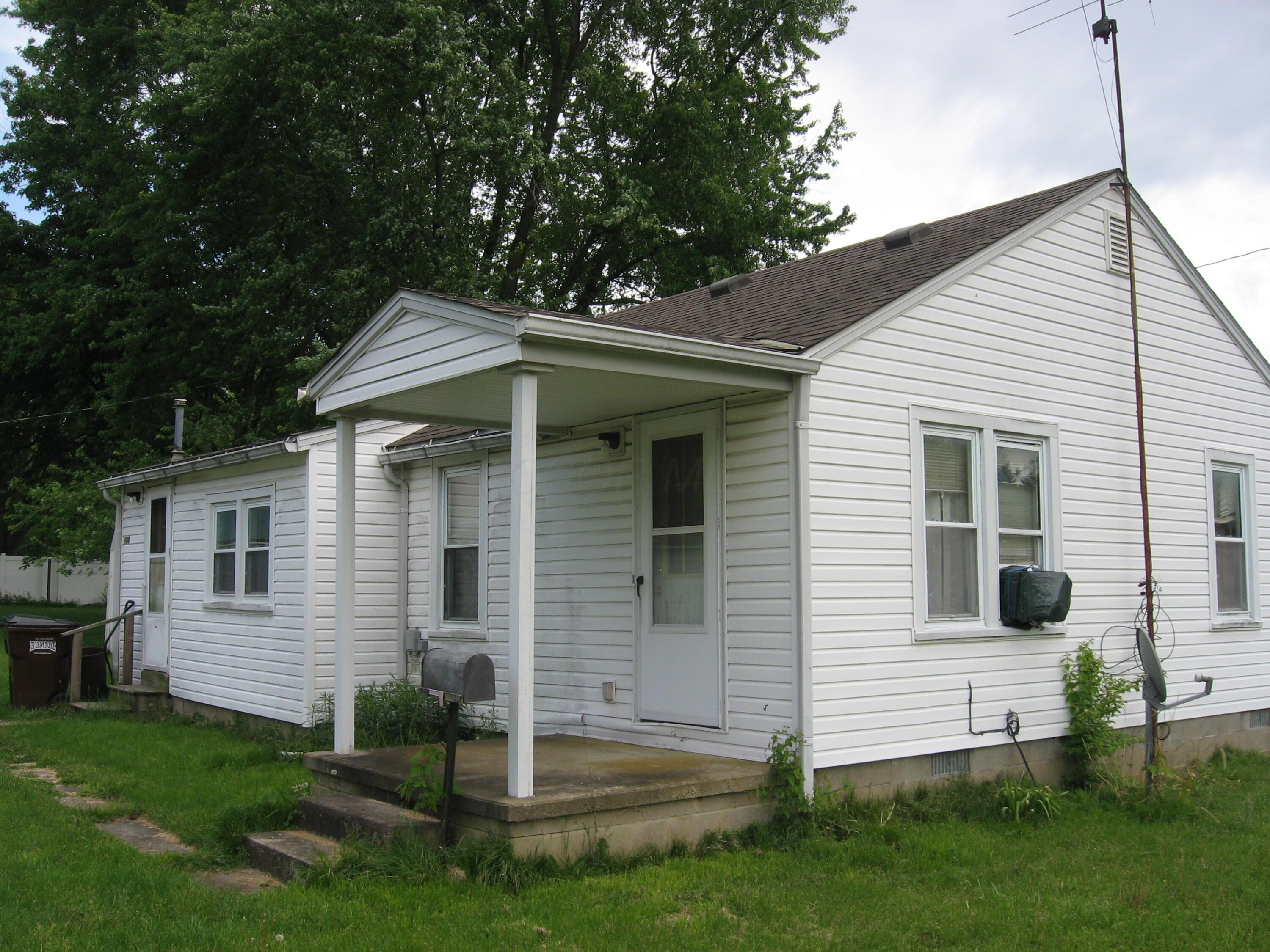 140 E Lewis Avenue Property Photo 3