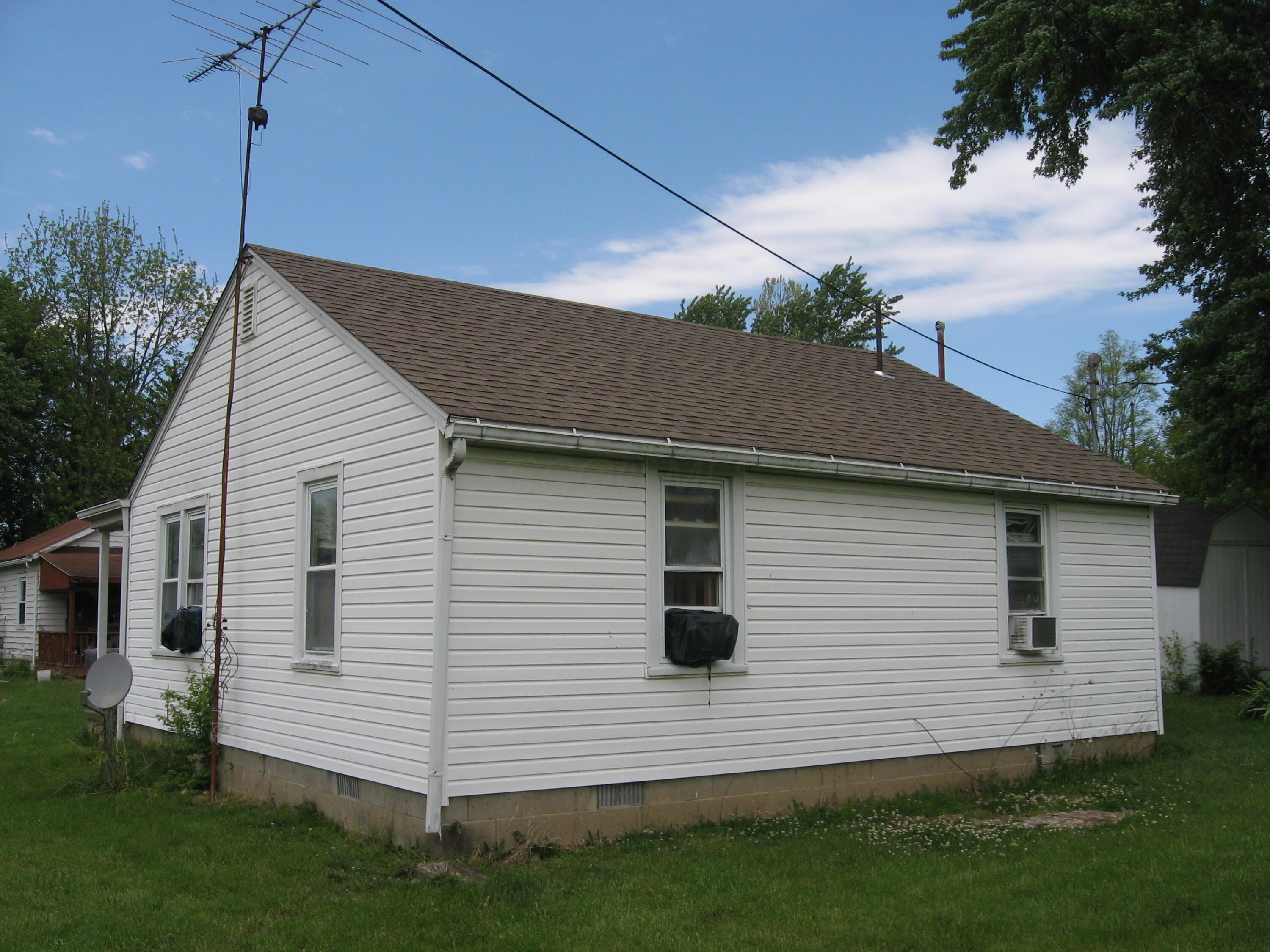 140 E Lewis Avenue Property Photo 4