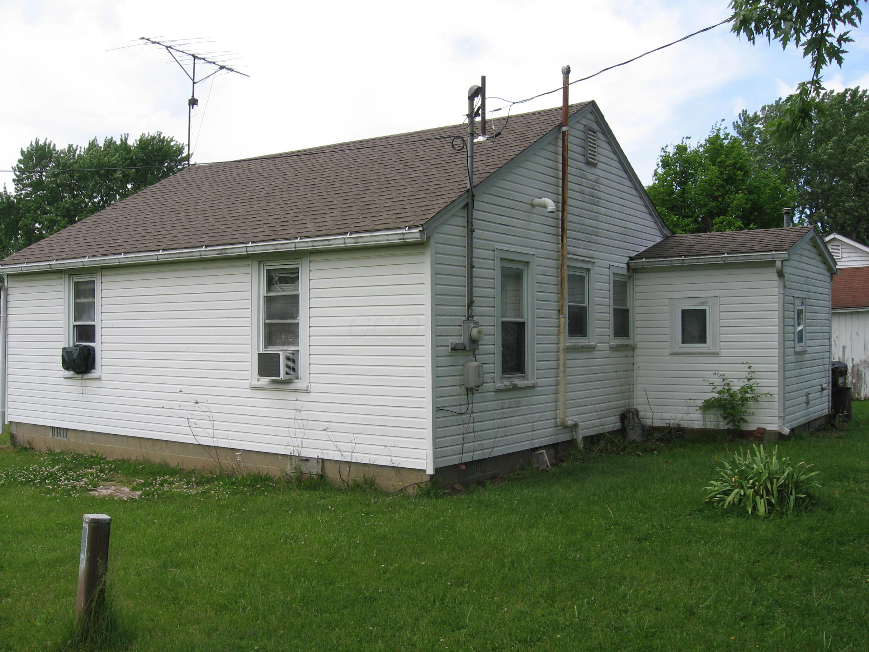 140 E Lewis Avenue Property Photo 5