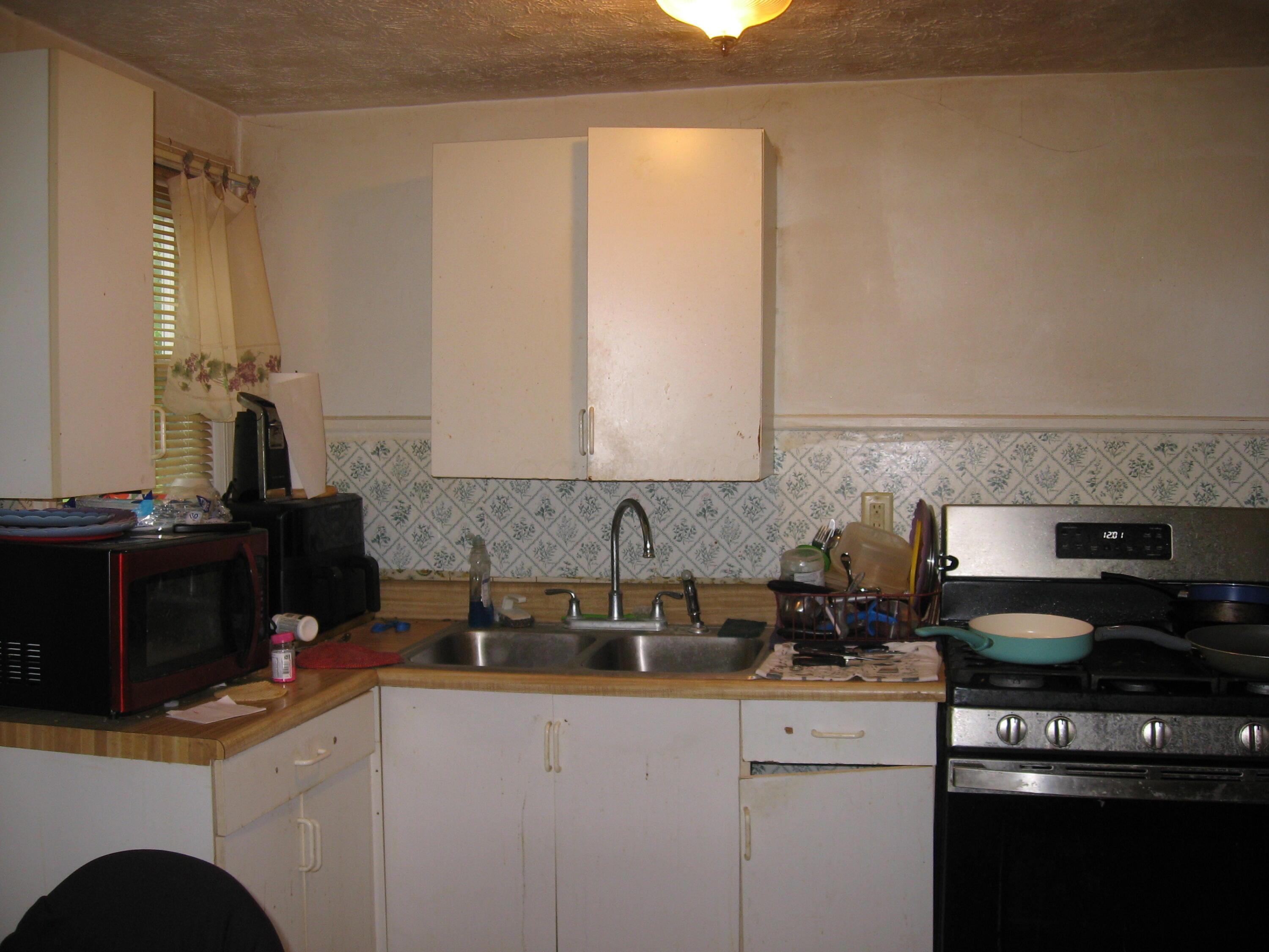 140 E Lewis Avenue Property Photo 8