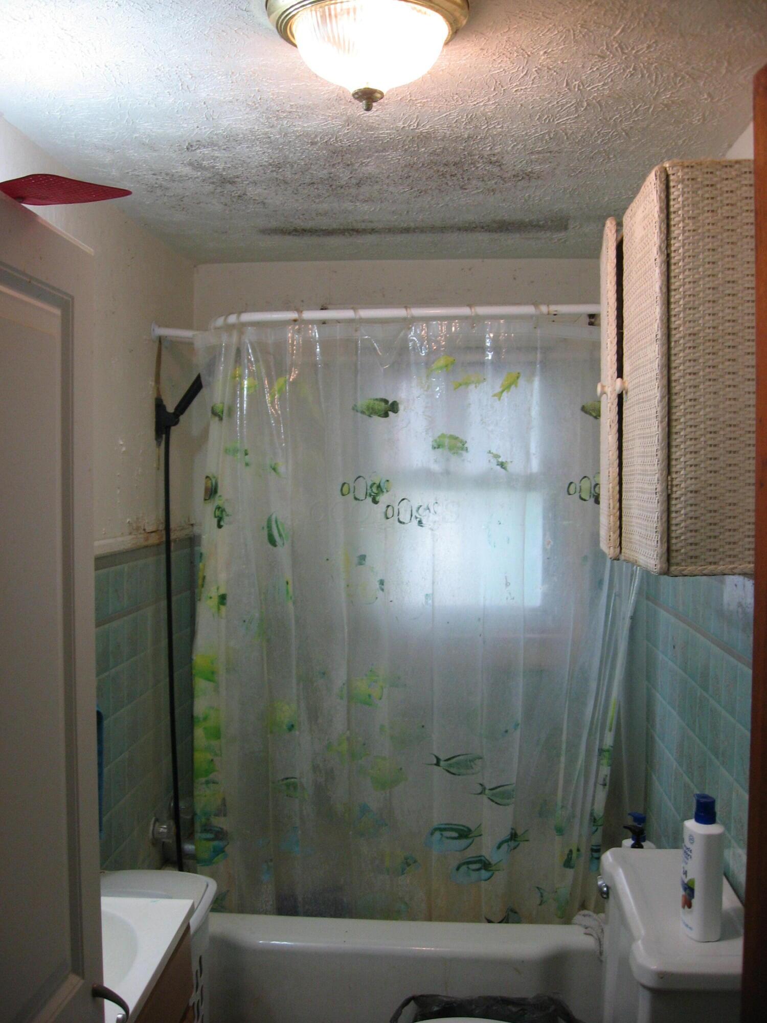140 E Lewis Avenue Property Photo 18