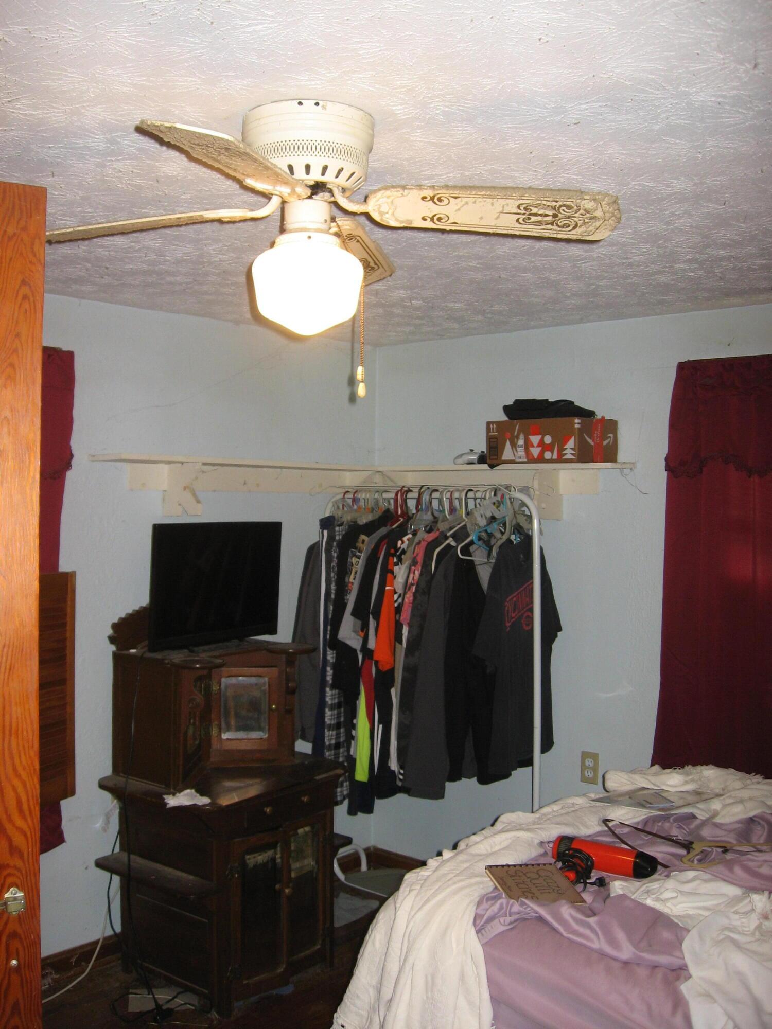 140 E Lewis Avenue Property Photo 23