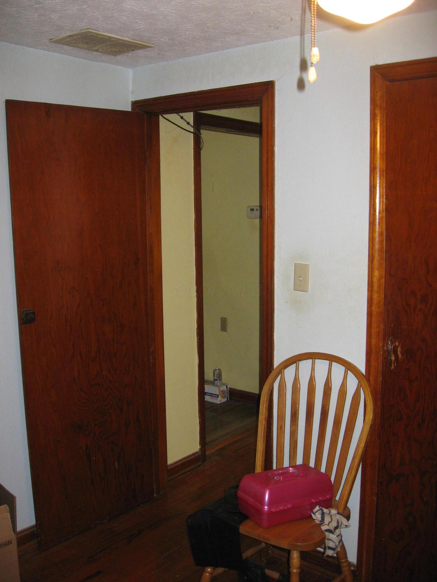 140 E Lewis Avenue Property Photo 24