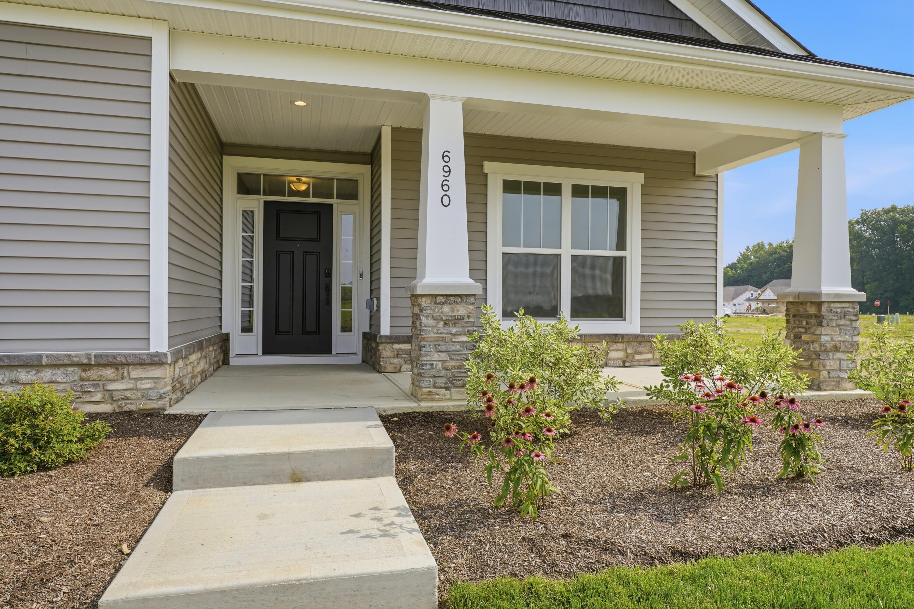 6960 Corsican Loop N Property Photo 2