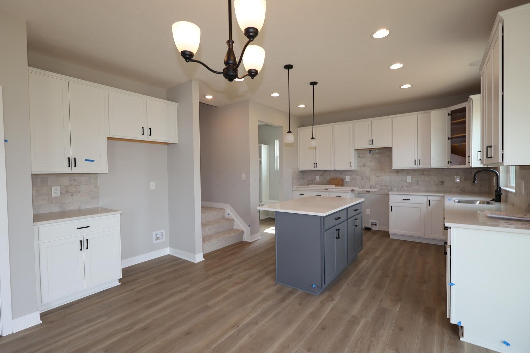 1030 Saddle Tank Drive Property Photo 4