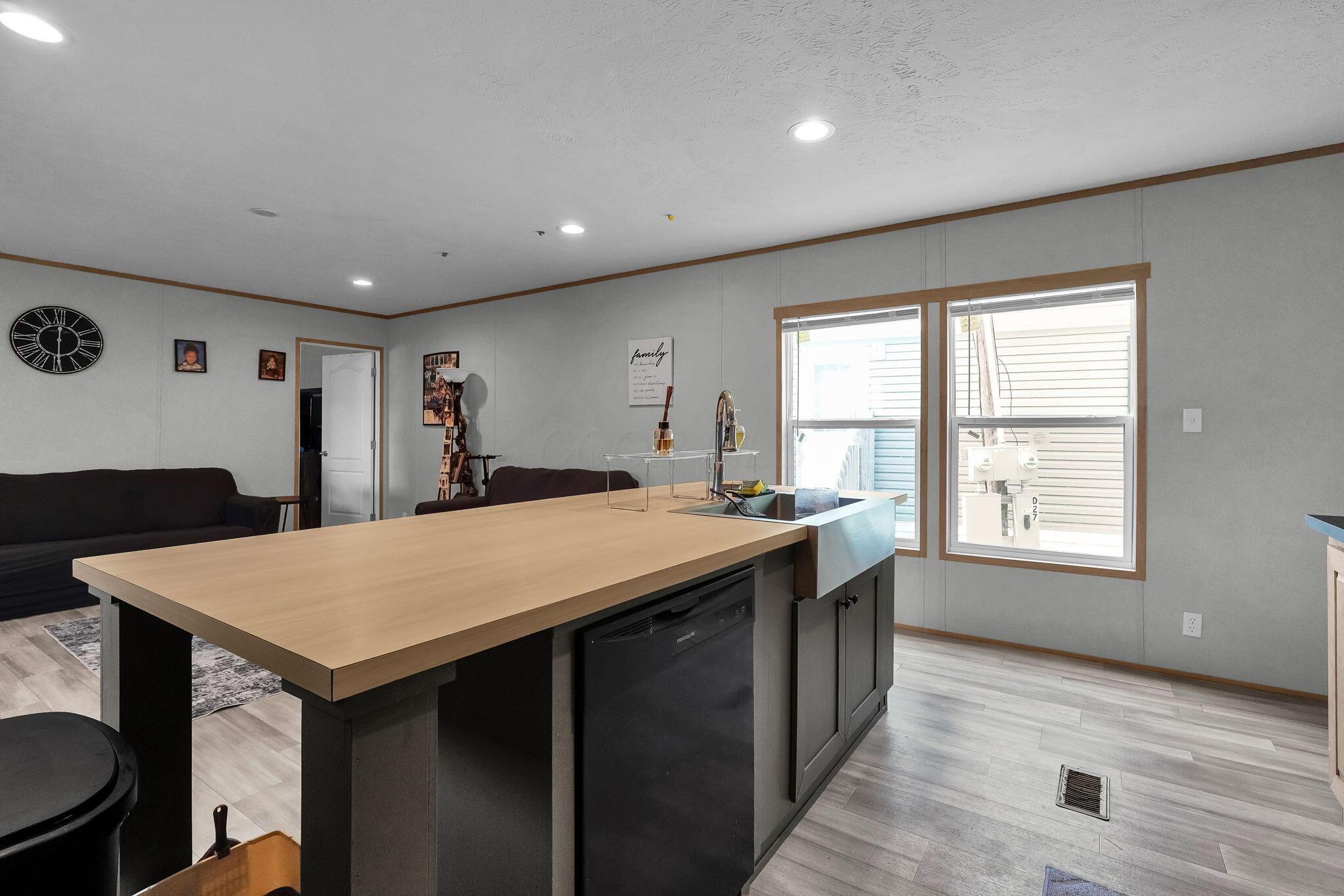 4285 Broadway, D25 Property Photo 8