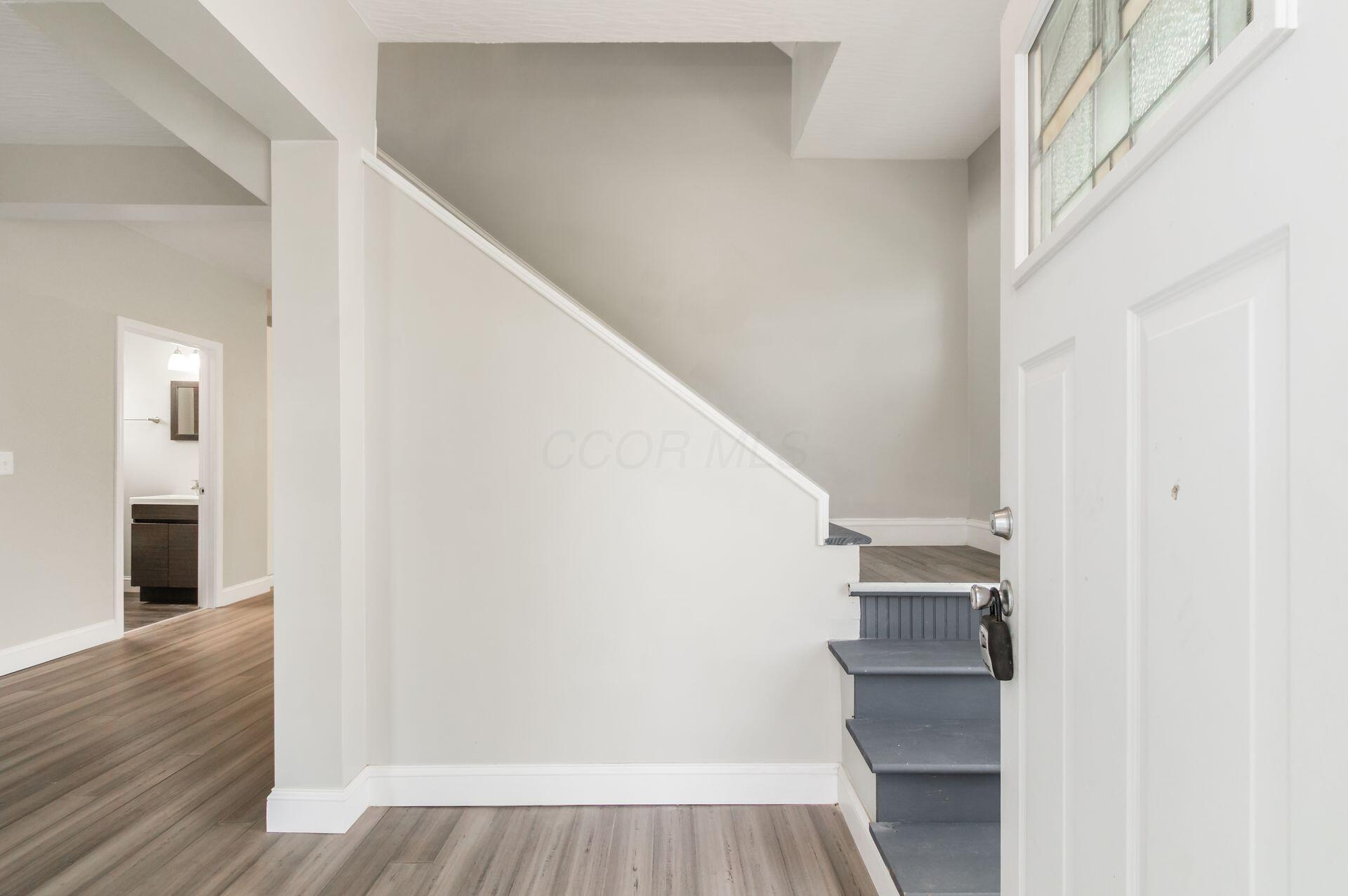209 S Ogden Avenue Property Photo 4