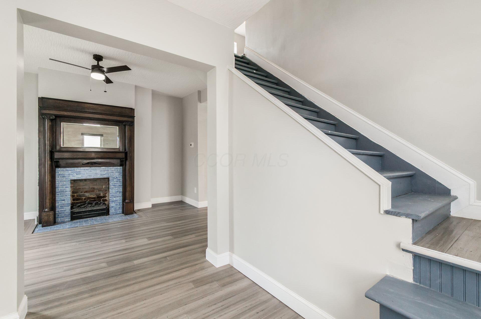 209 S Ogden Avenue Property Photo 5