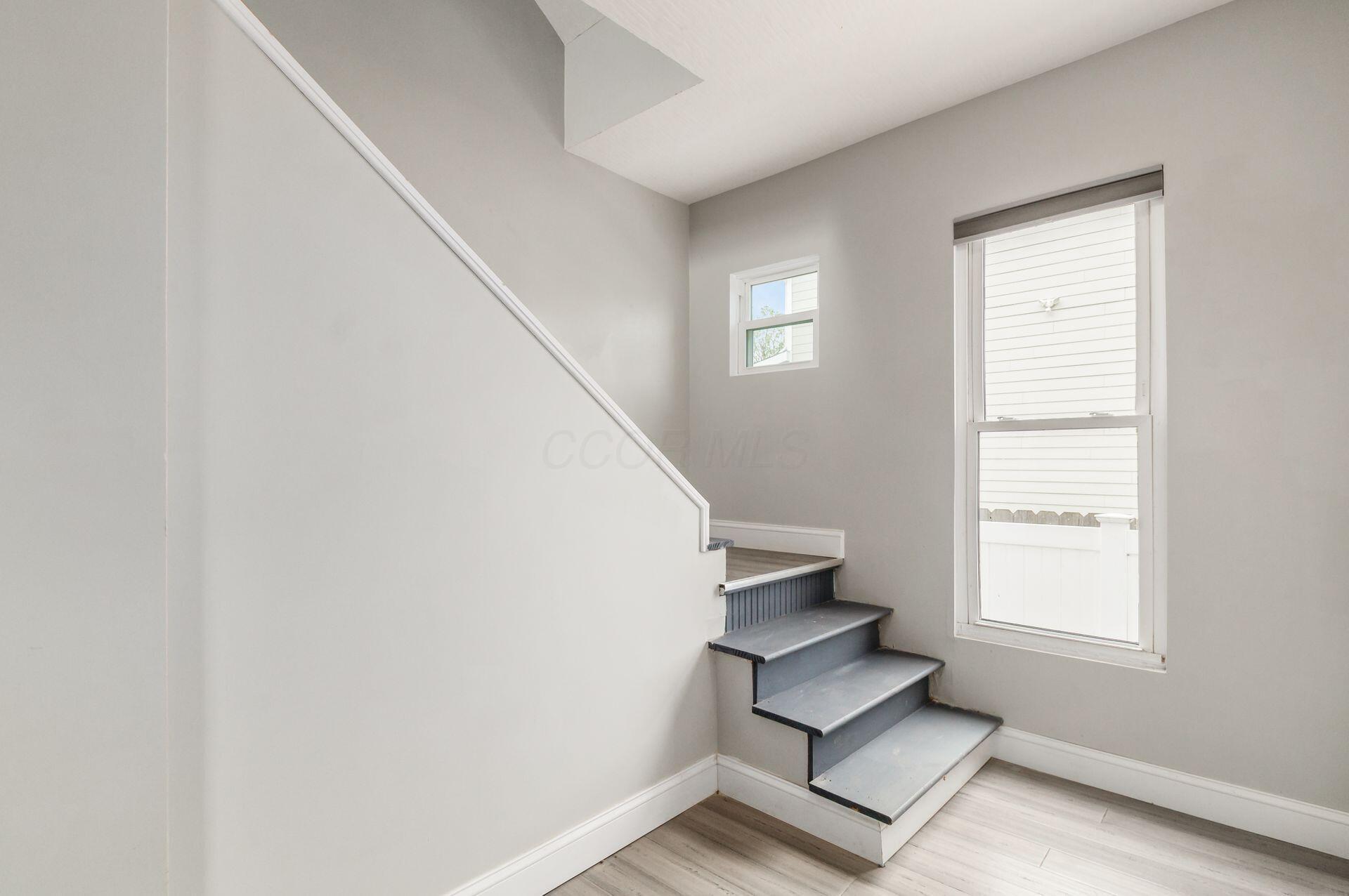 209 S Ogden Avenue Property Photo 8
