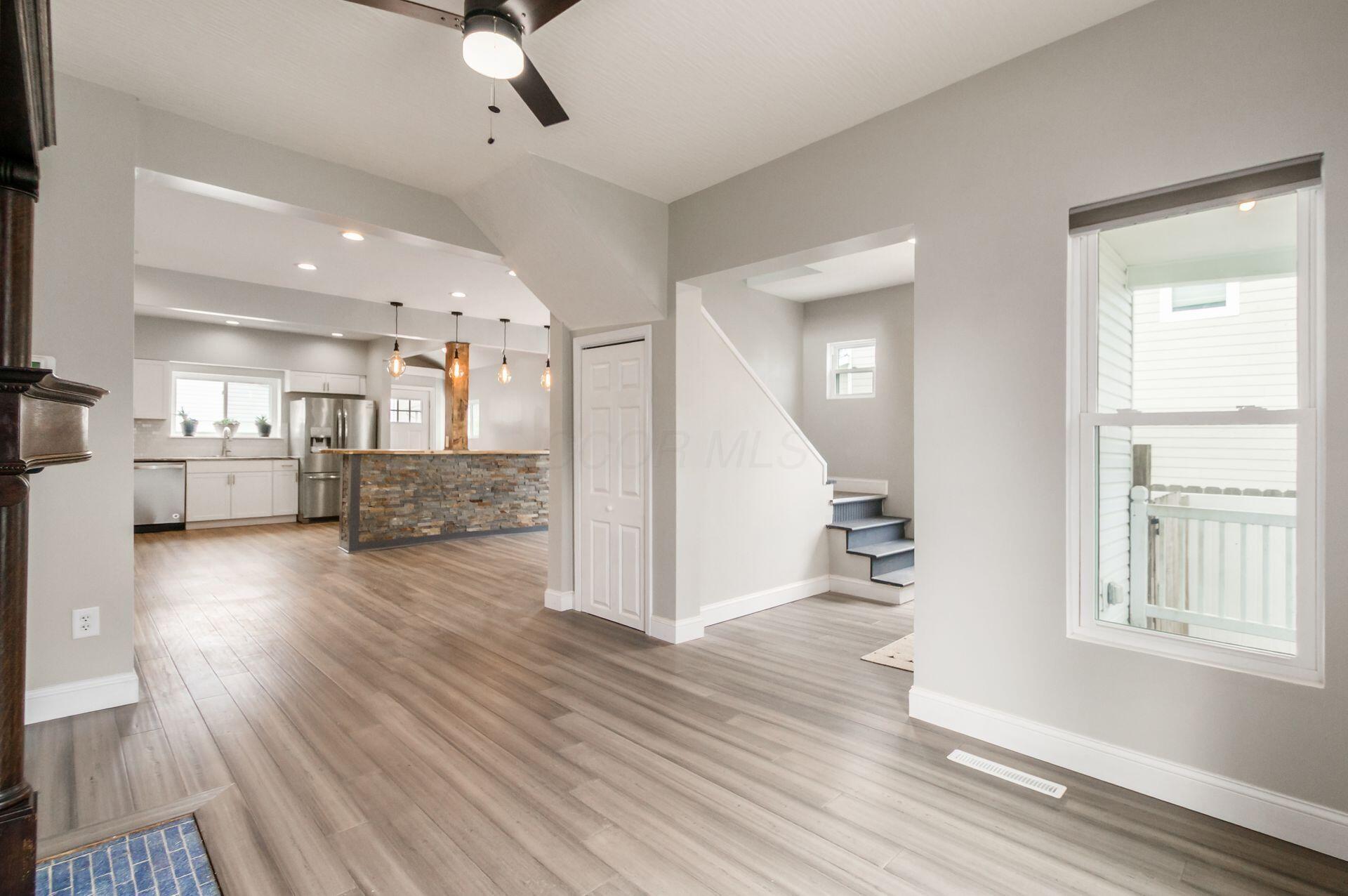 209 S Ogden Avenue Property Photo 10
