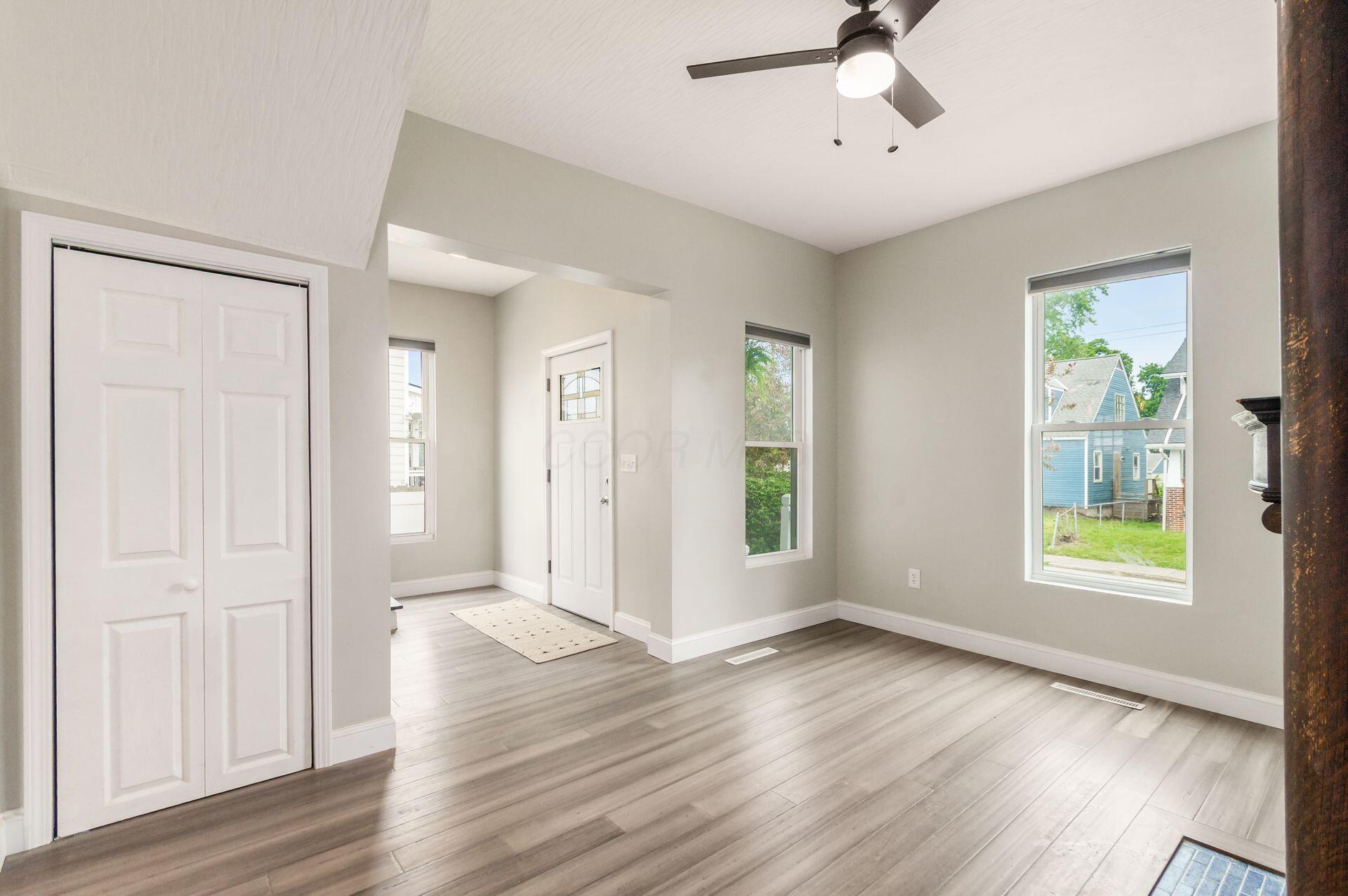 209 S Ogden Avenue Property Photo 11