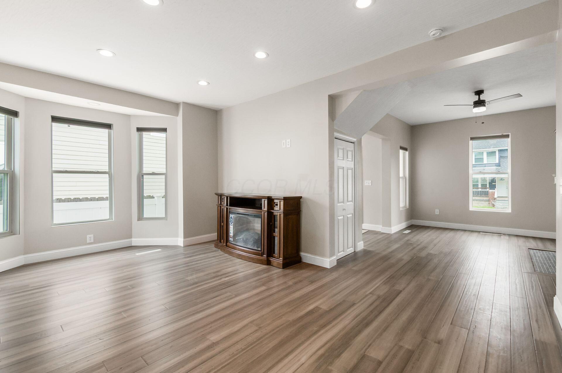 209 S Ogden Avenue Property Photo 14