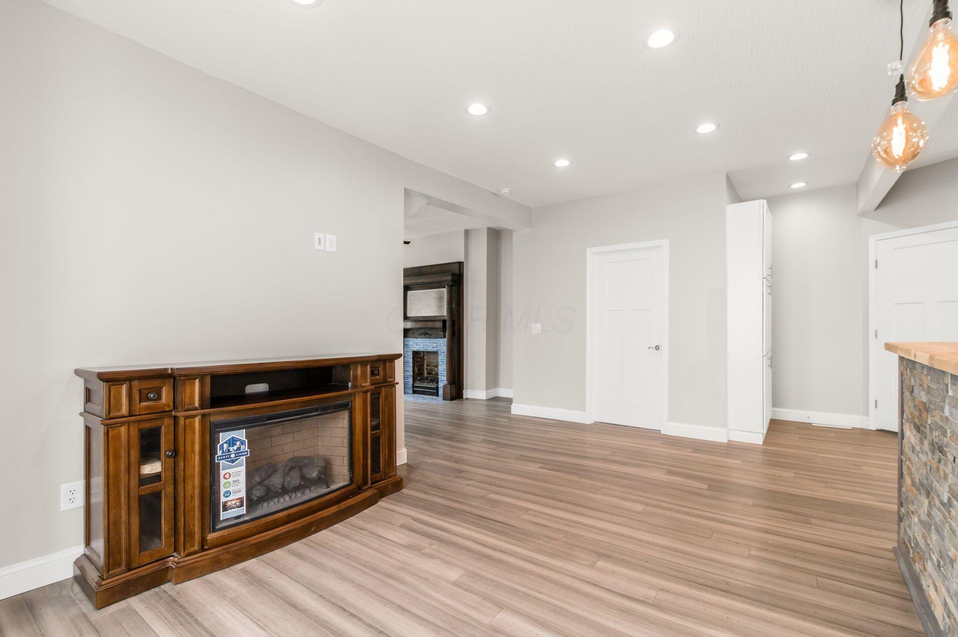 209 S Ogden Avenue Property Photo 15