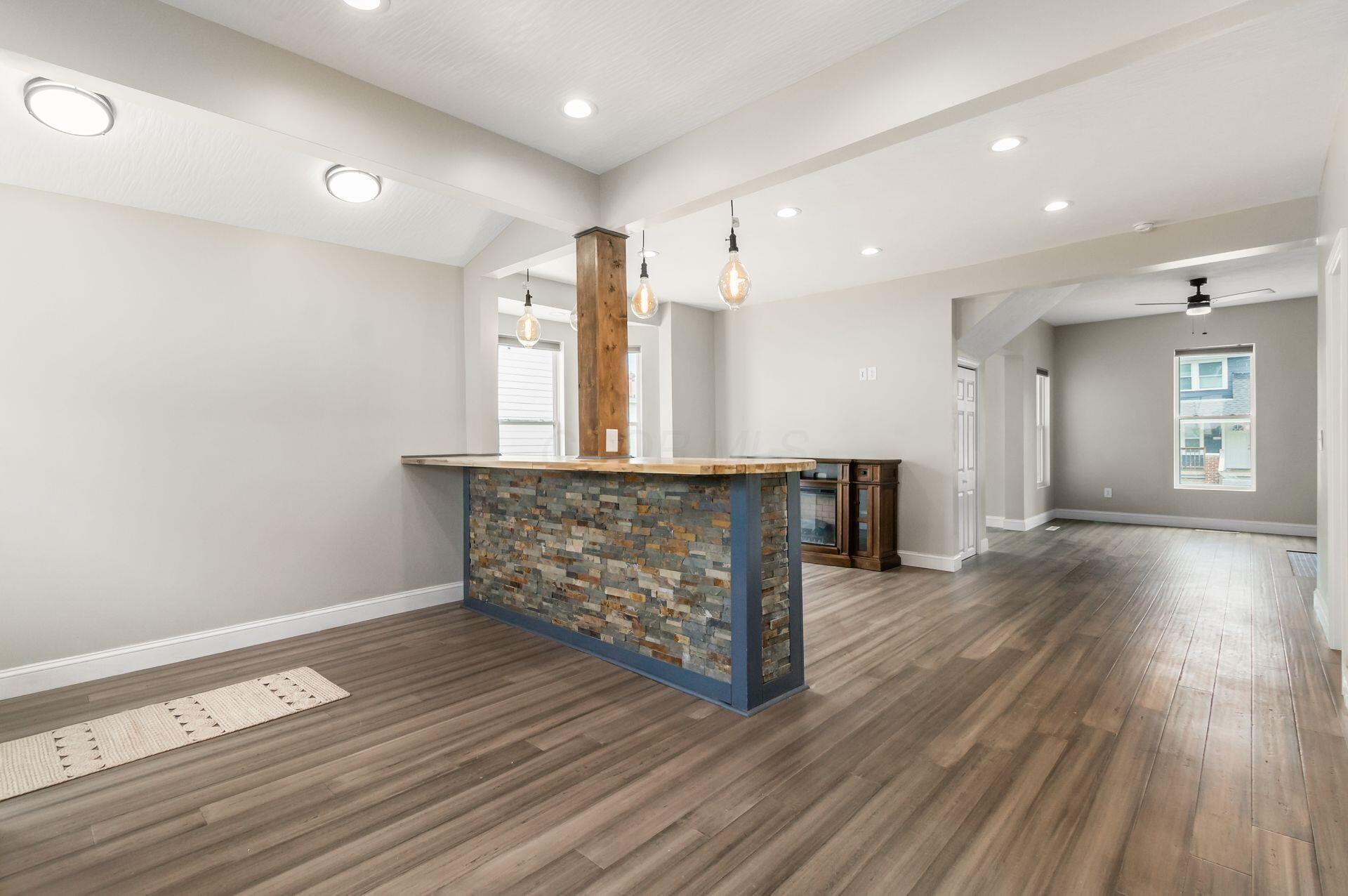 209 S Ogden Avenue Property Photo 19