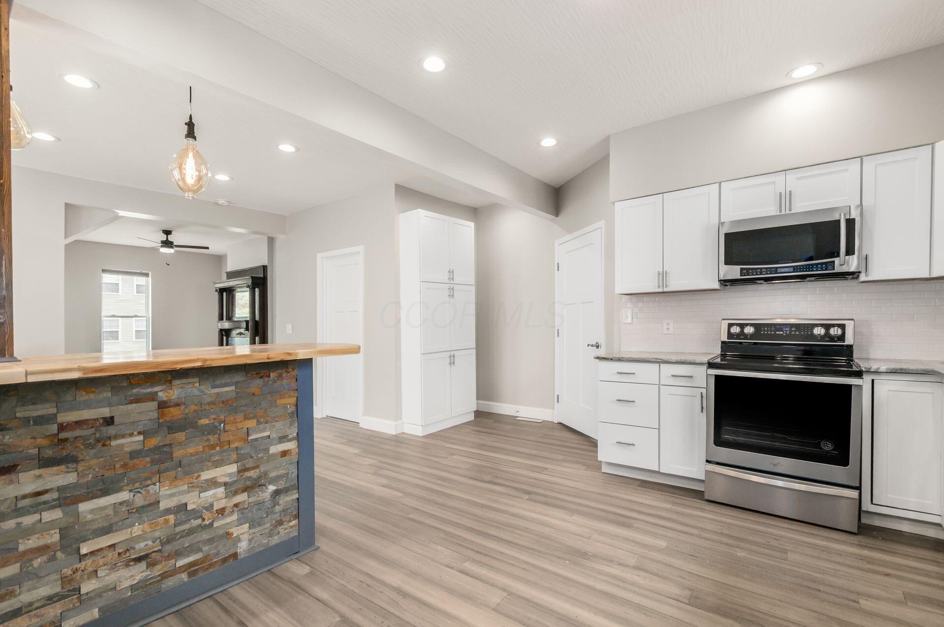 209 S Ogden Avenue Property Photo 20