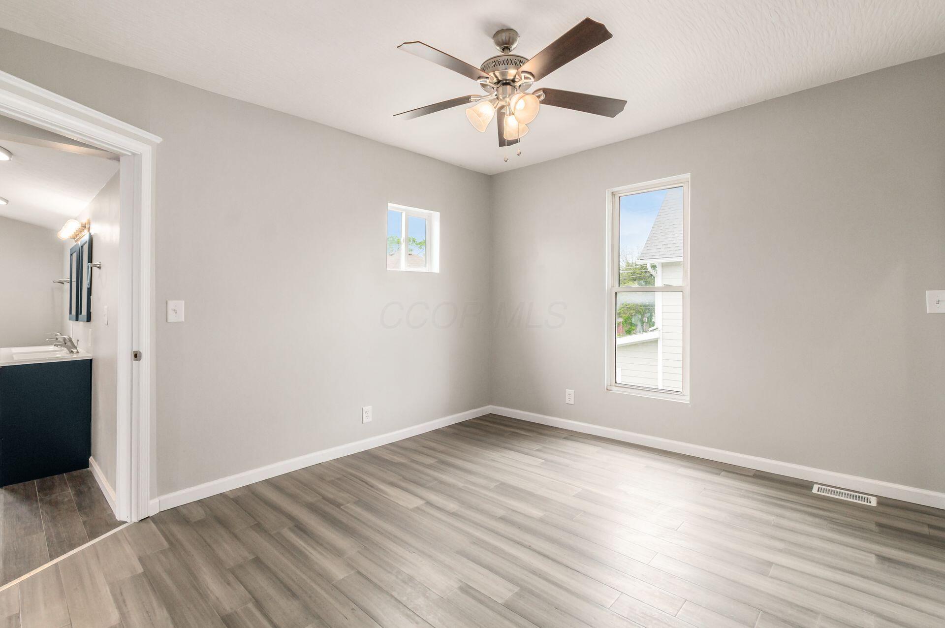 209 S Ogden Avenue Property Photo 26