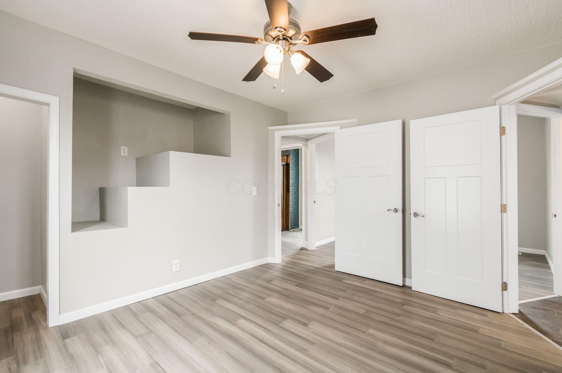 209 S Ogden Avenue Property Photo 28