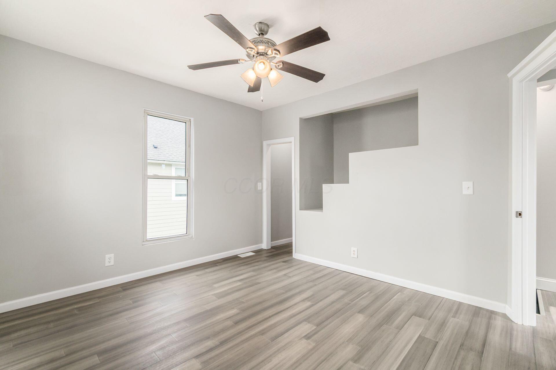 209 S Ogden Avenue Property Photo 29