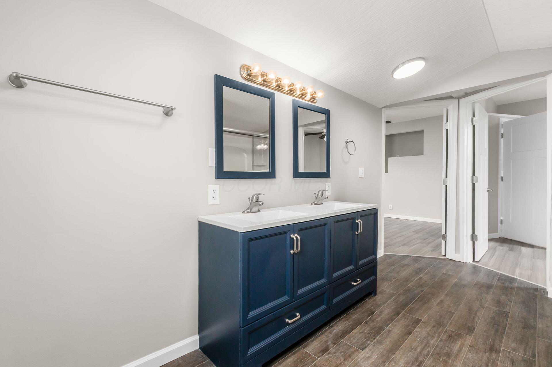 209 S Ogden Avenue Property Photo 32
