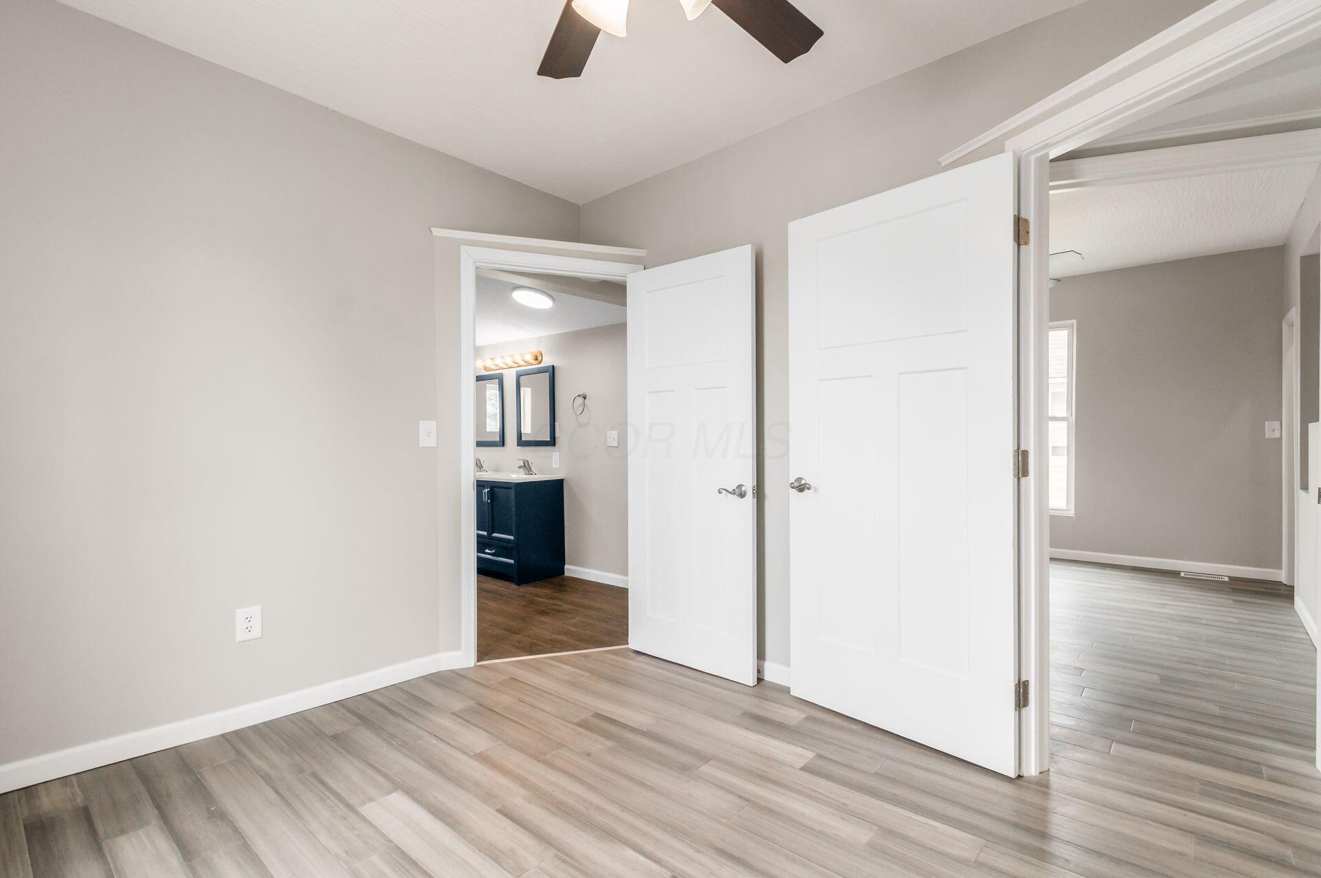209 S Ogden Avenue Property Photo 33