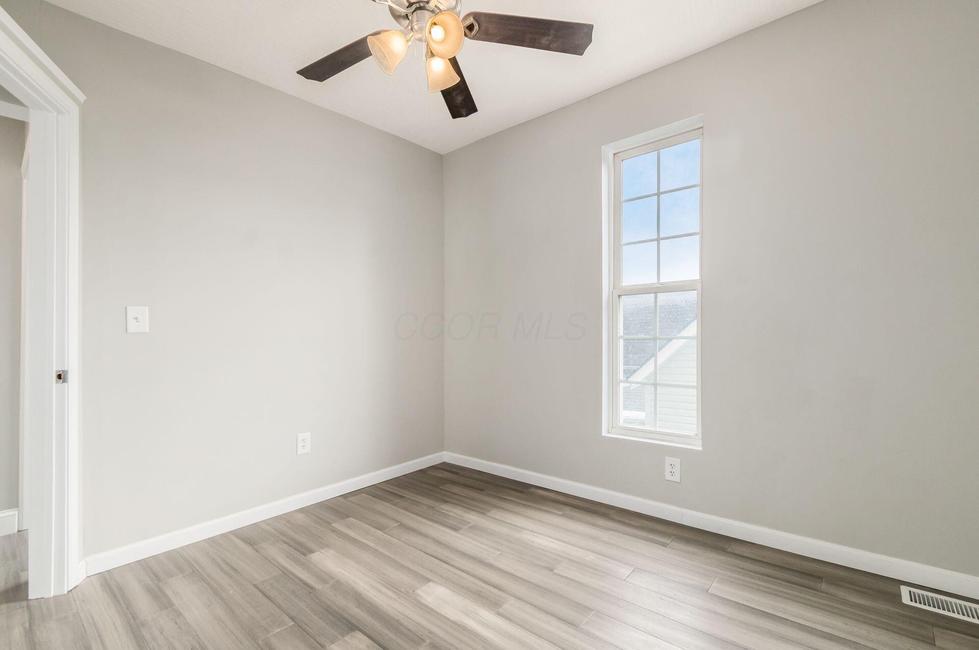 209 S Ogden Avenue Property Photo 35