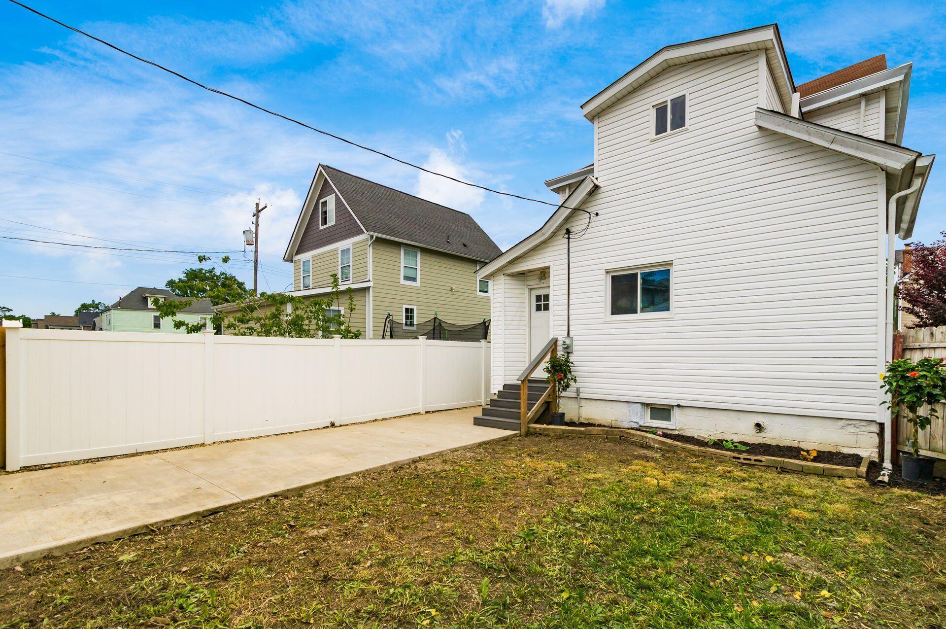 209 S Ogden Avenue Property Photo 47