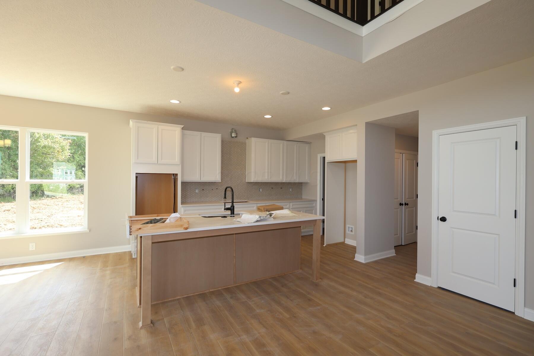 545 Fadley Loop E Property Photo 4