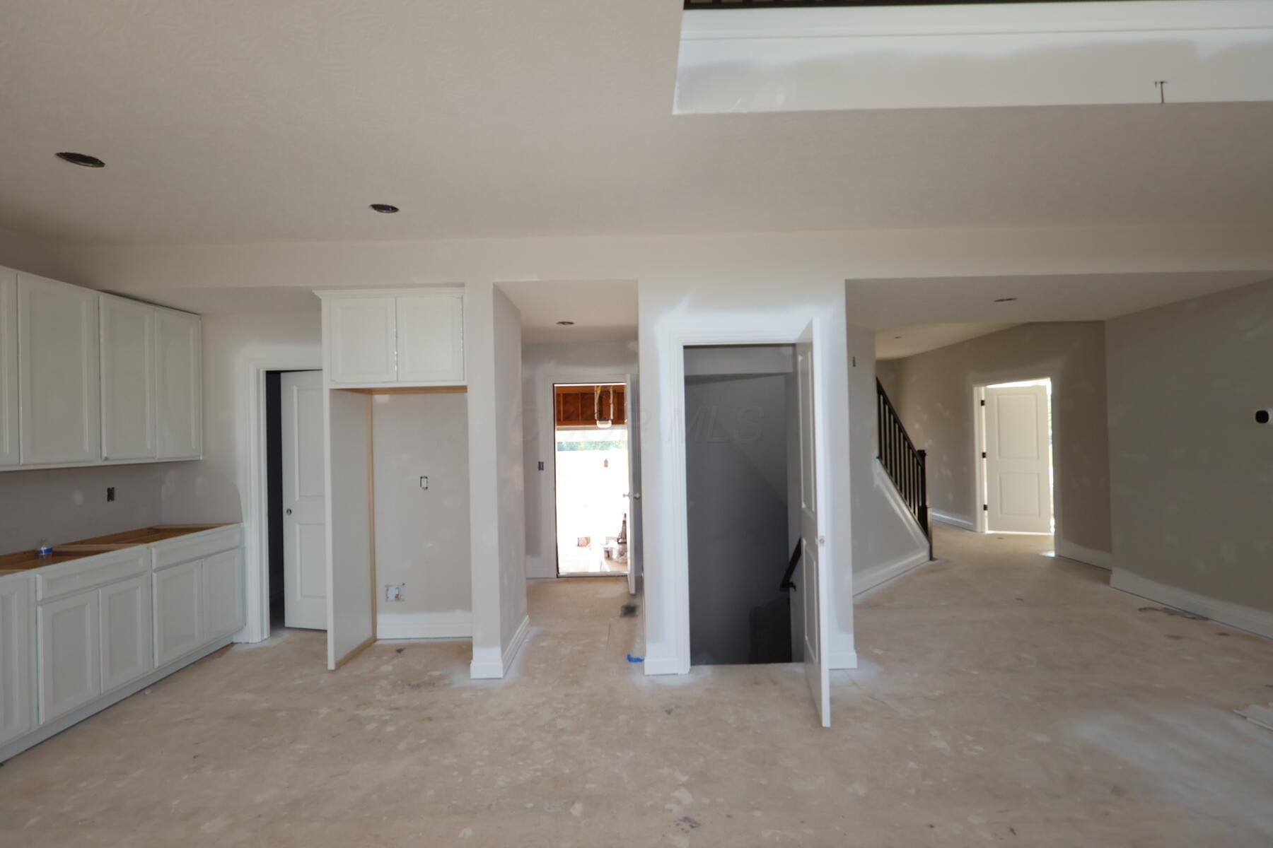 545 Fadley Loop E Property Photo 6