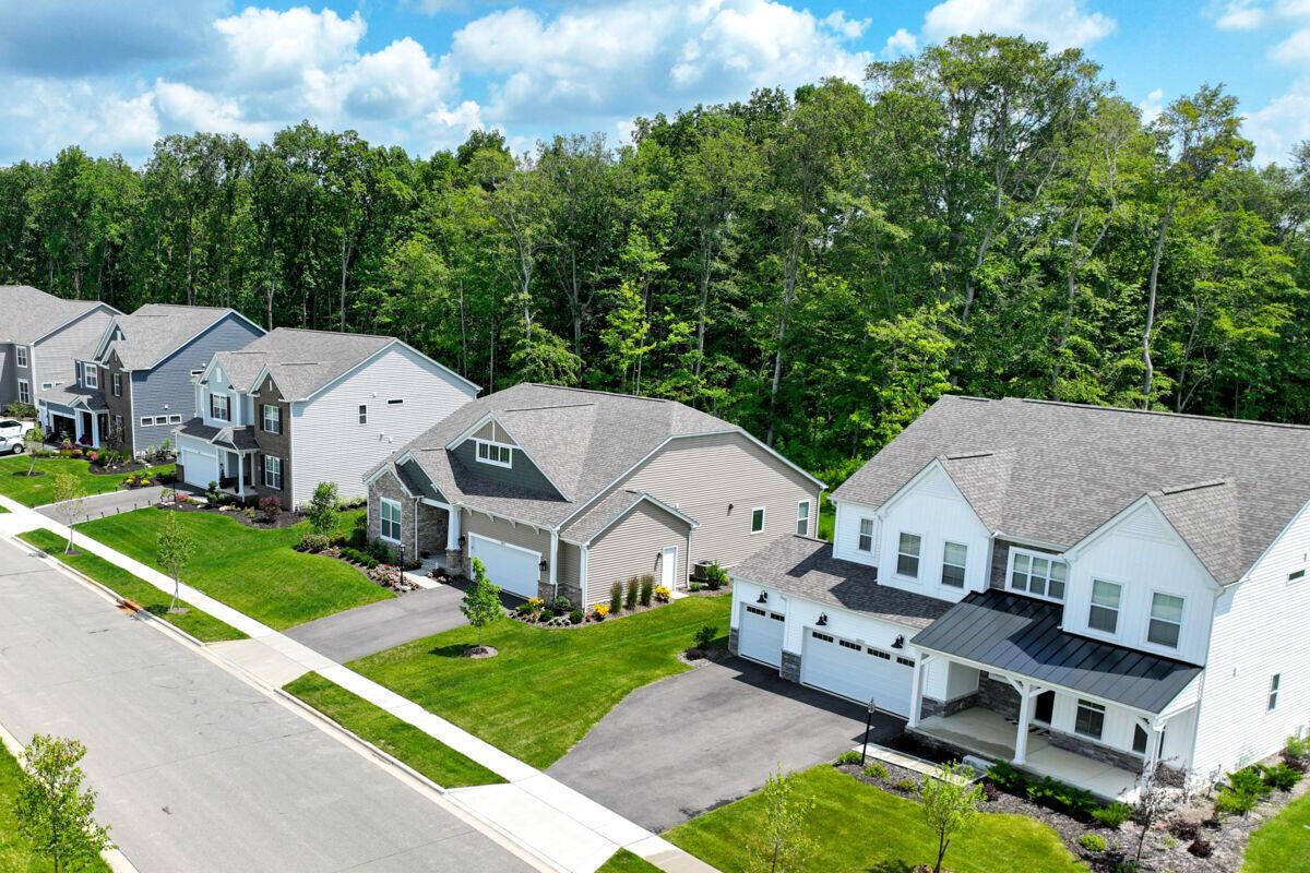 545 Fadley Loop E Property Photo 8