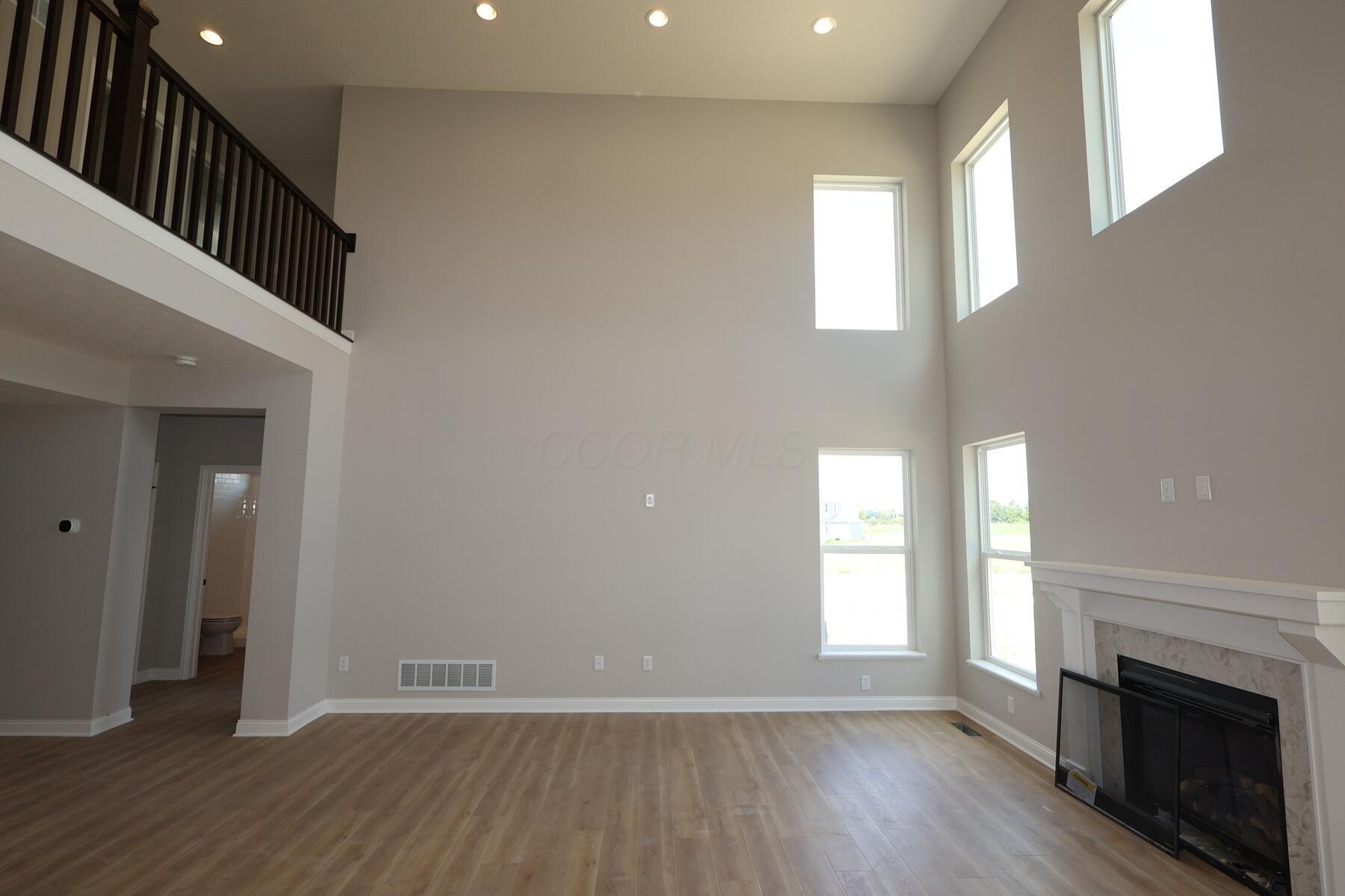 545 Fadley Loop E Property Photo 9