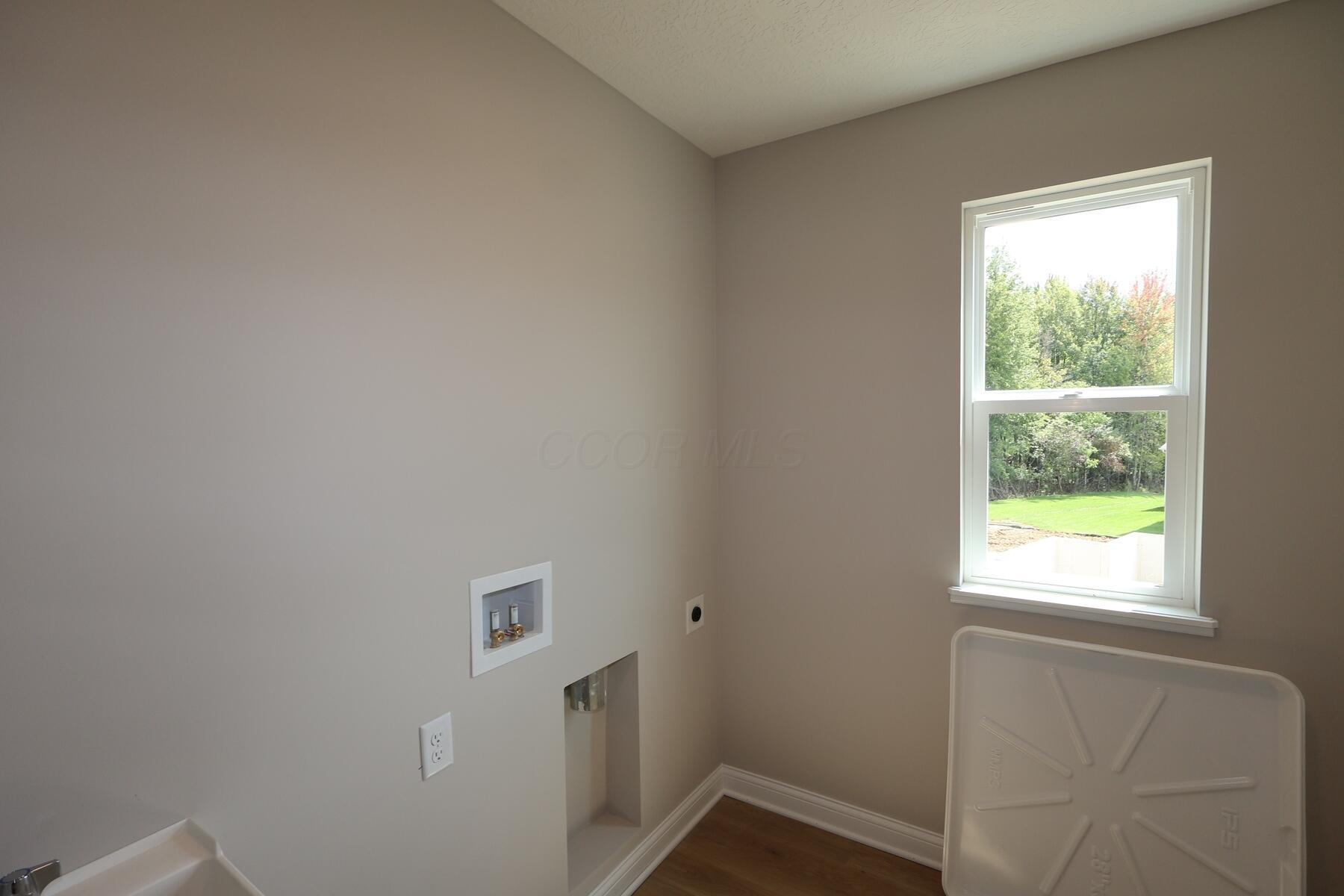 545 Fadley Loop E Property Photo 17