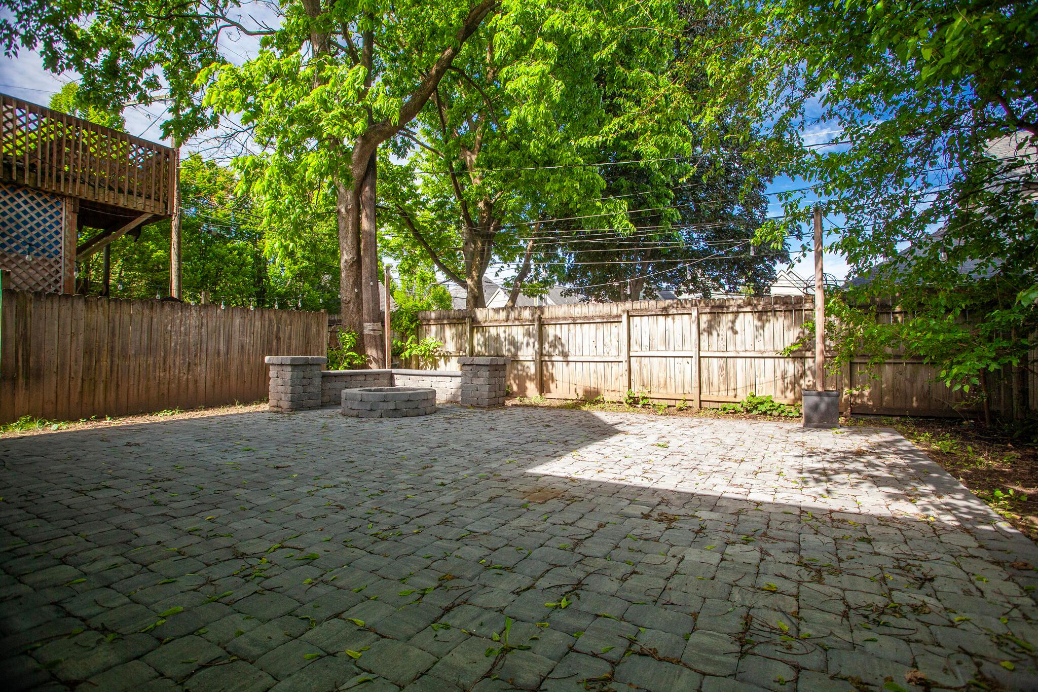 1041 Oregon Avenue Property Photo 2