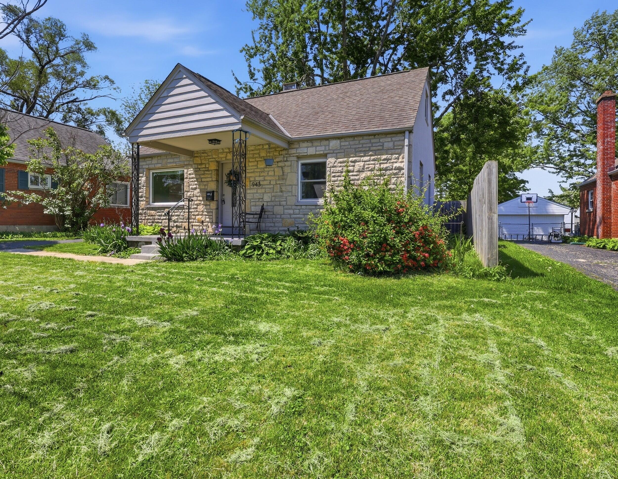 943 S Chesterfield Road Property Photo 2
