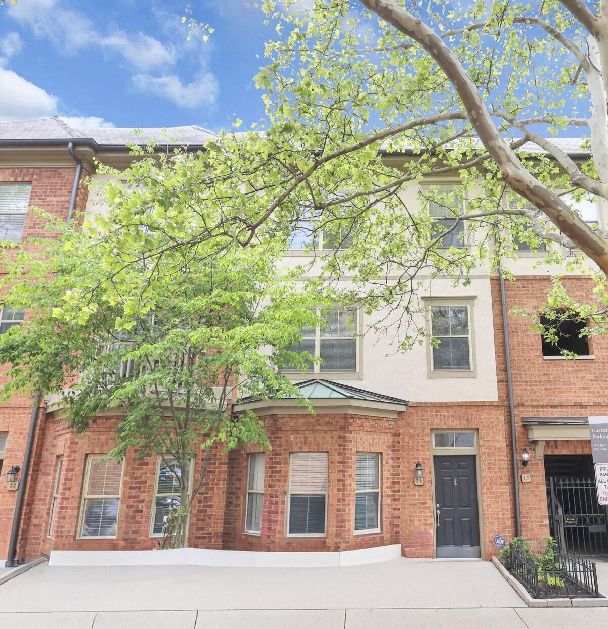 27 W Lincoln Street