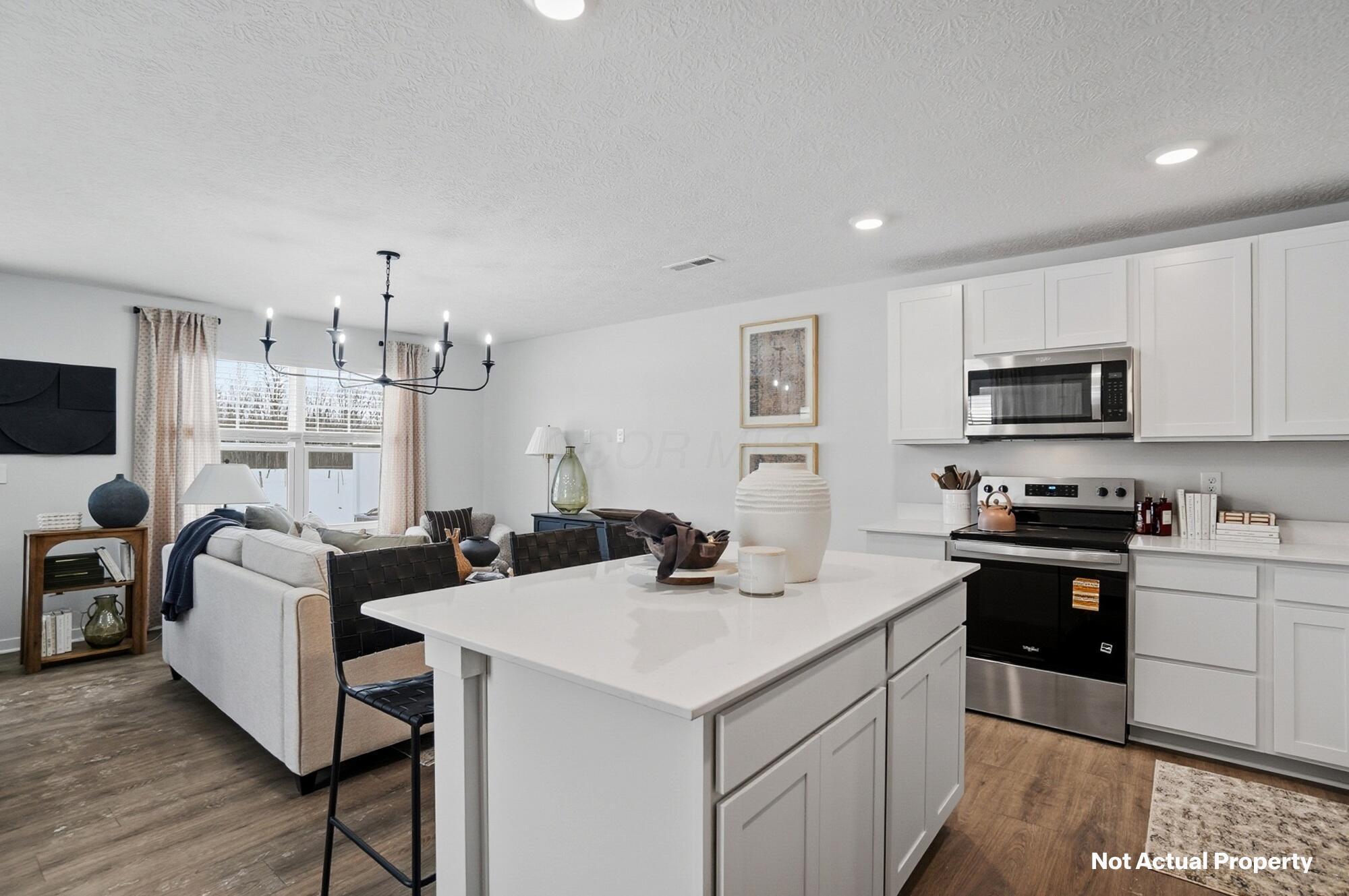 6382 Silver Canoe Way Property Photo 4