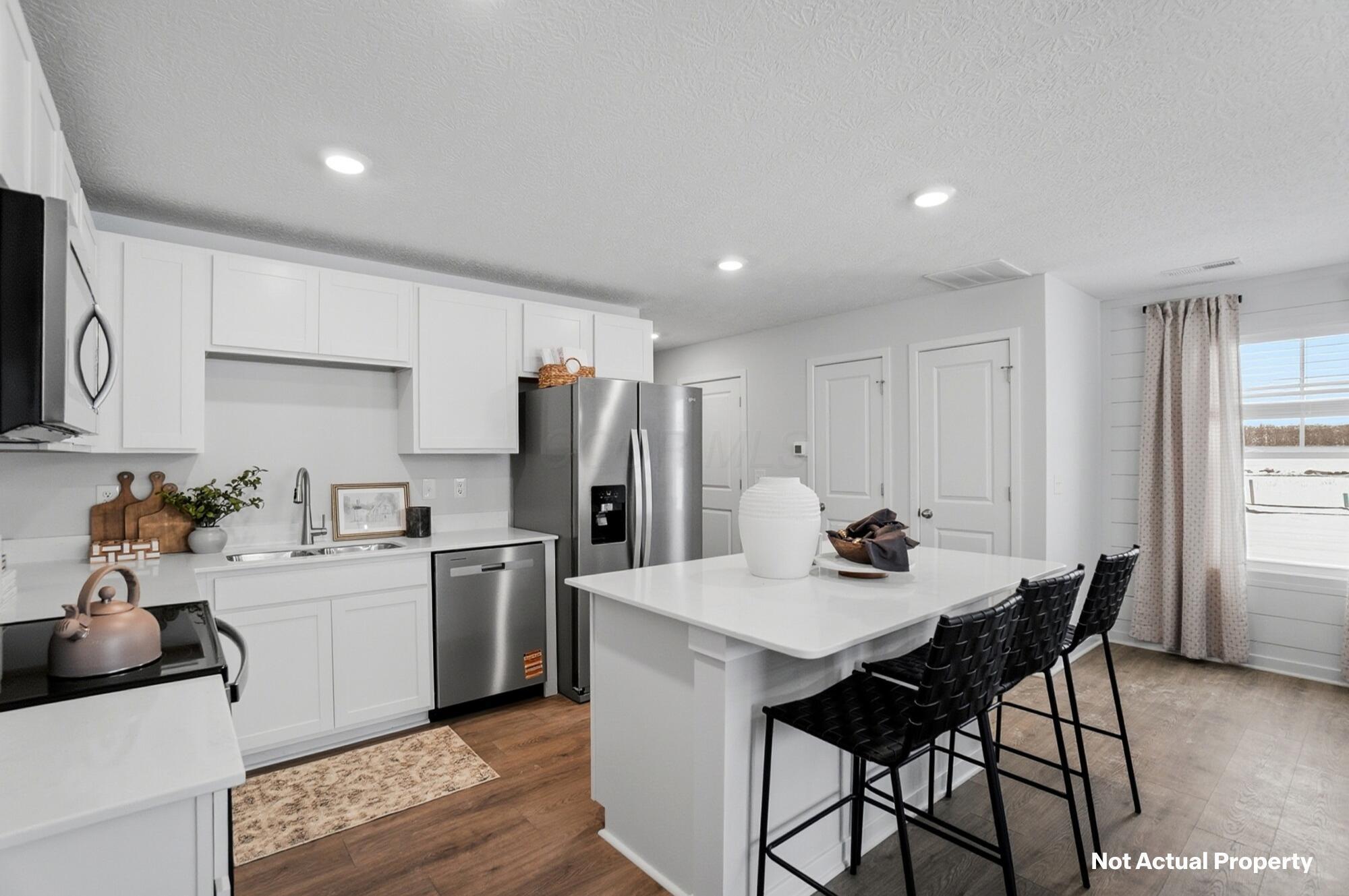 6382 Silver Canoe Way Property Photo 6