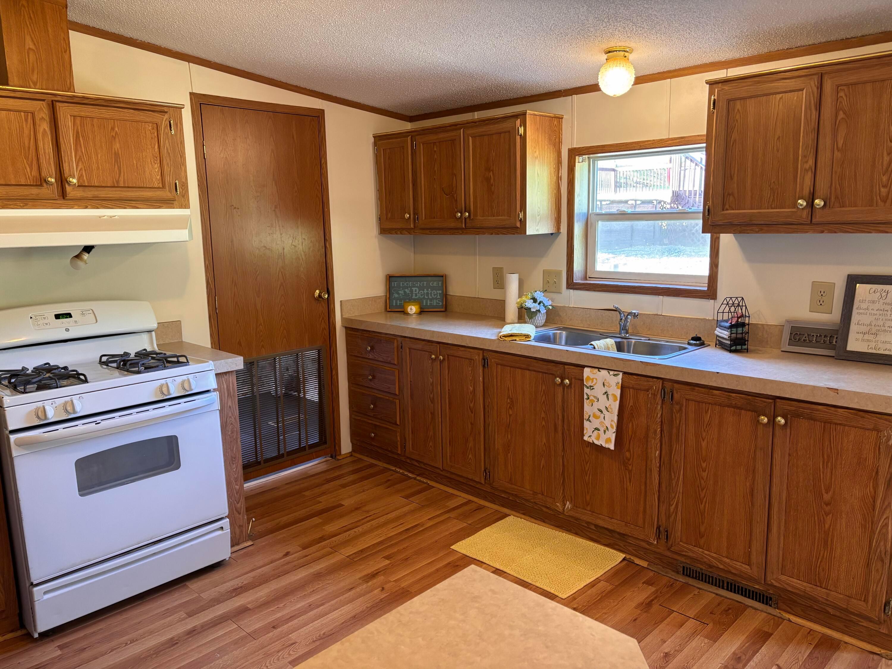 4230 Dragoo Road Property Photo 7