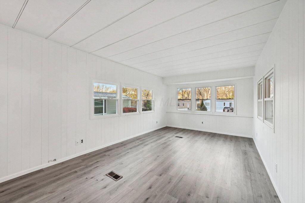 99 Hampton Ln Property Photo 6